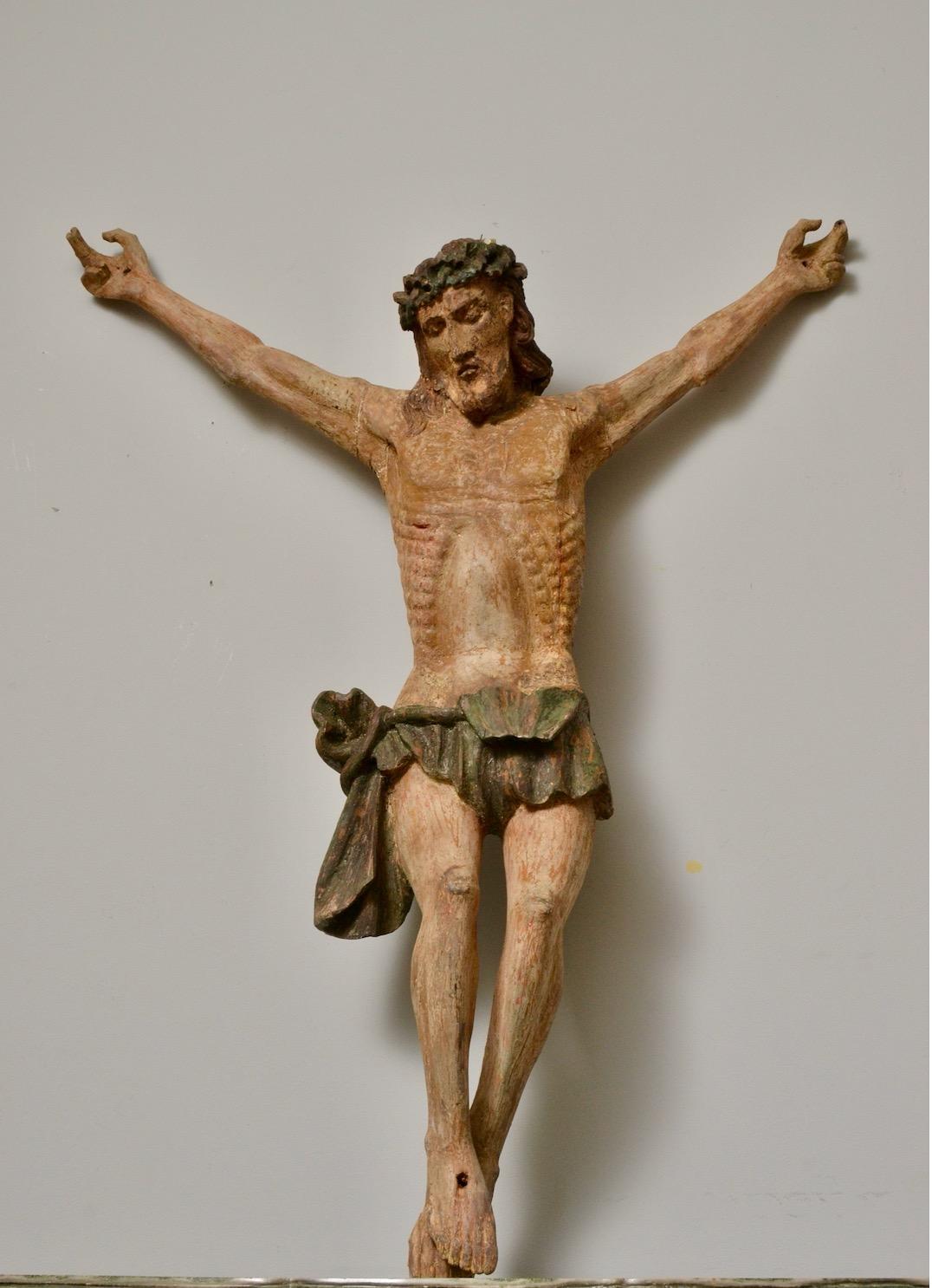 Rara escultura gótica en madera del Corpus Christi de finales del siglo XV o principios del XVI. Probablemente del norte de Alemania o del sur de Suecia. Esta gran escultura de Cristo tiene una superficie pintada policromada original, desgastada y