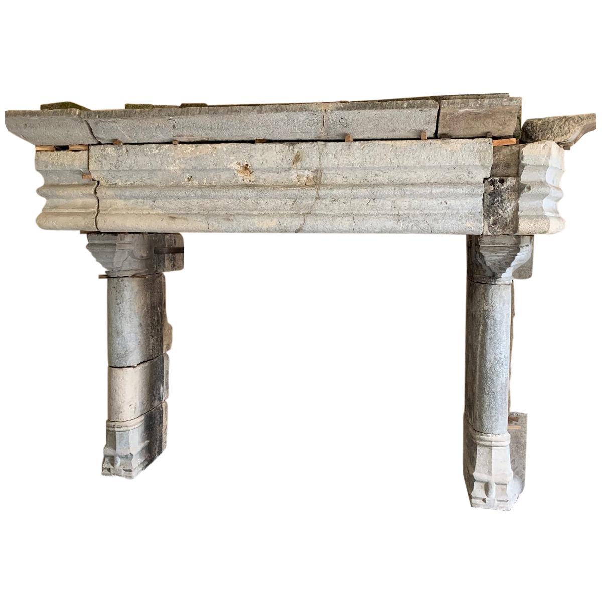 Repisa de chimenea francesa del siglo XV