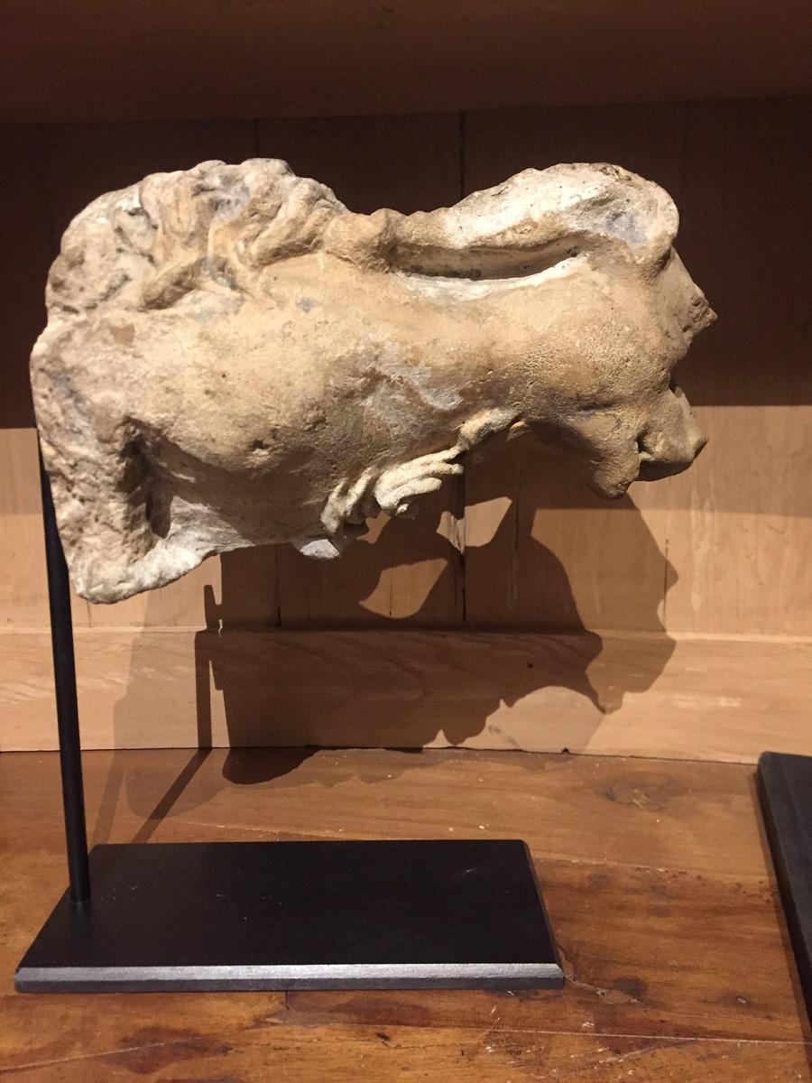 15th Century Gargoyle Stone Dog In Good Condition In Vosselaar, BE