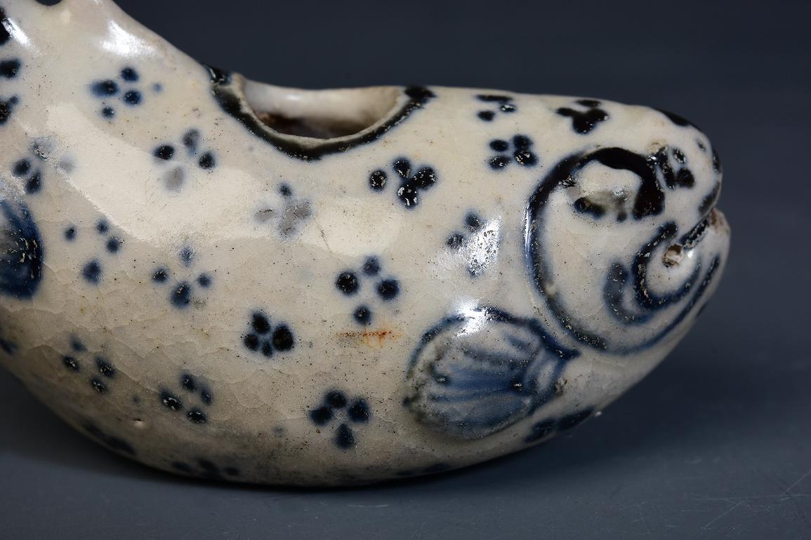 15th Century, Hoi an, Vietnamese Blue and White Ceramic Fish Ink Holder For Sale 1