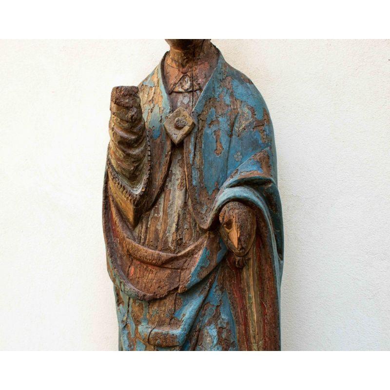 Skulptur eines Heiligen Bischofs aus polychromem Holz aus dem 15. Jahrhundert 2