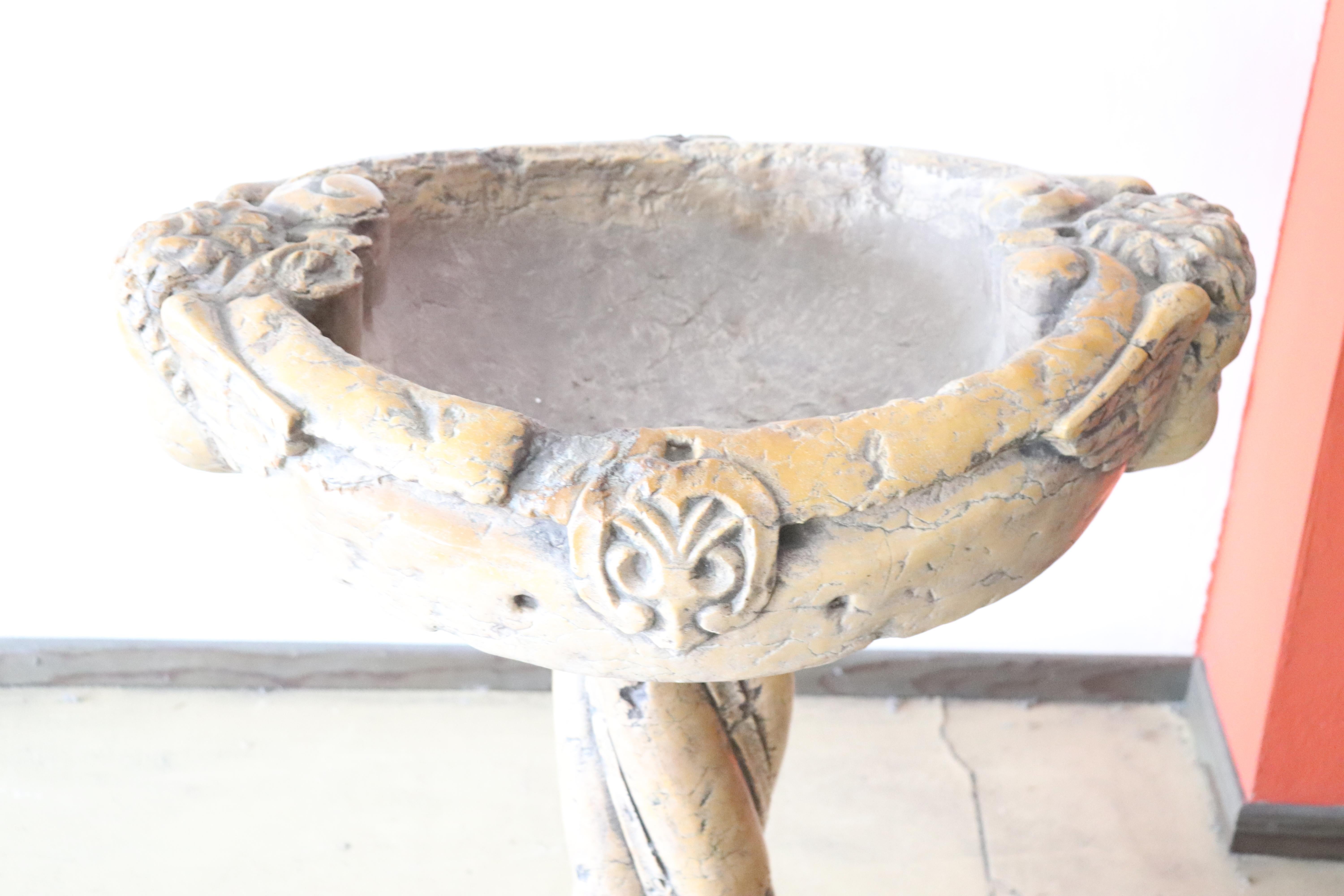 Rare Italian antique medieval hand carved yellow Verona marble font. Typical decorations carved in marble of medieval taste. Two large winged cherub head. Beautiful finely turned column. It is truly spectacular to see in detail the signs of the