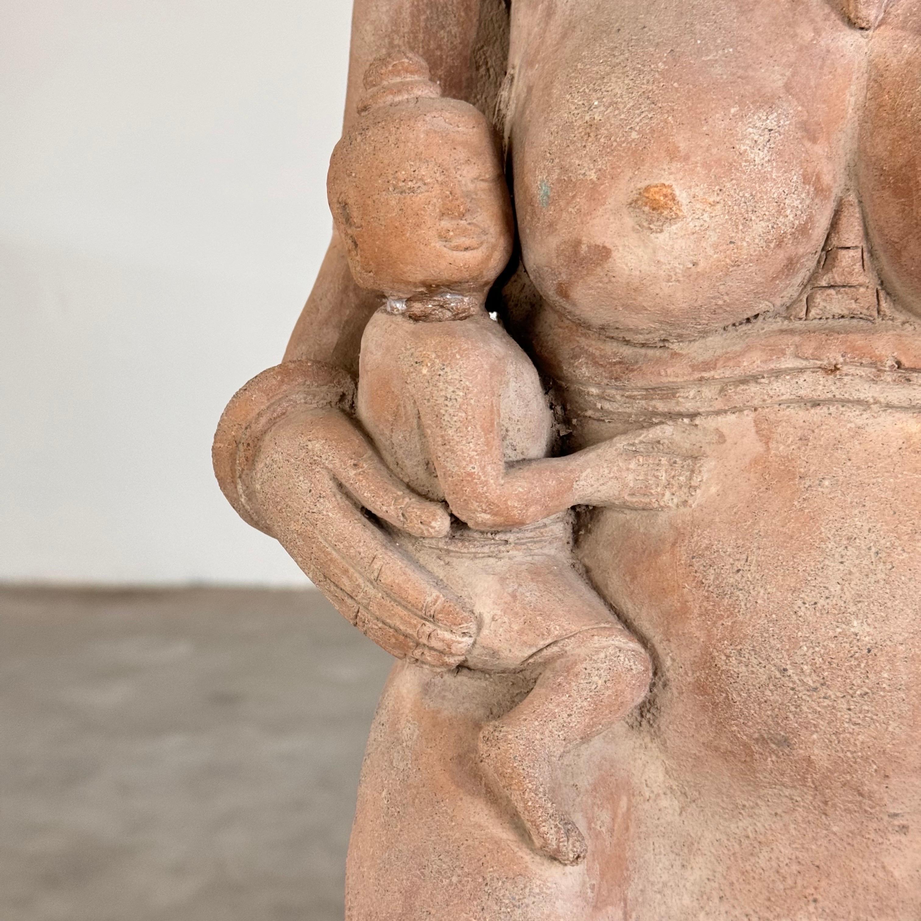 15th Century Majapahit Terracotta Handmaiden Figure (Fertile Woman with Child) For Sale 3