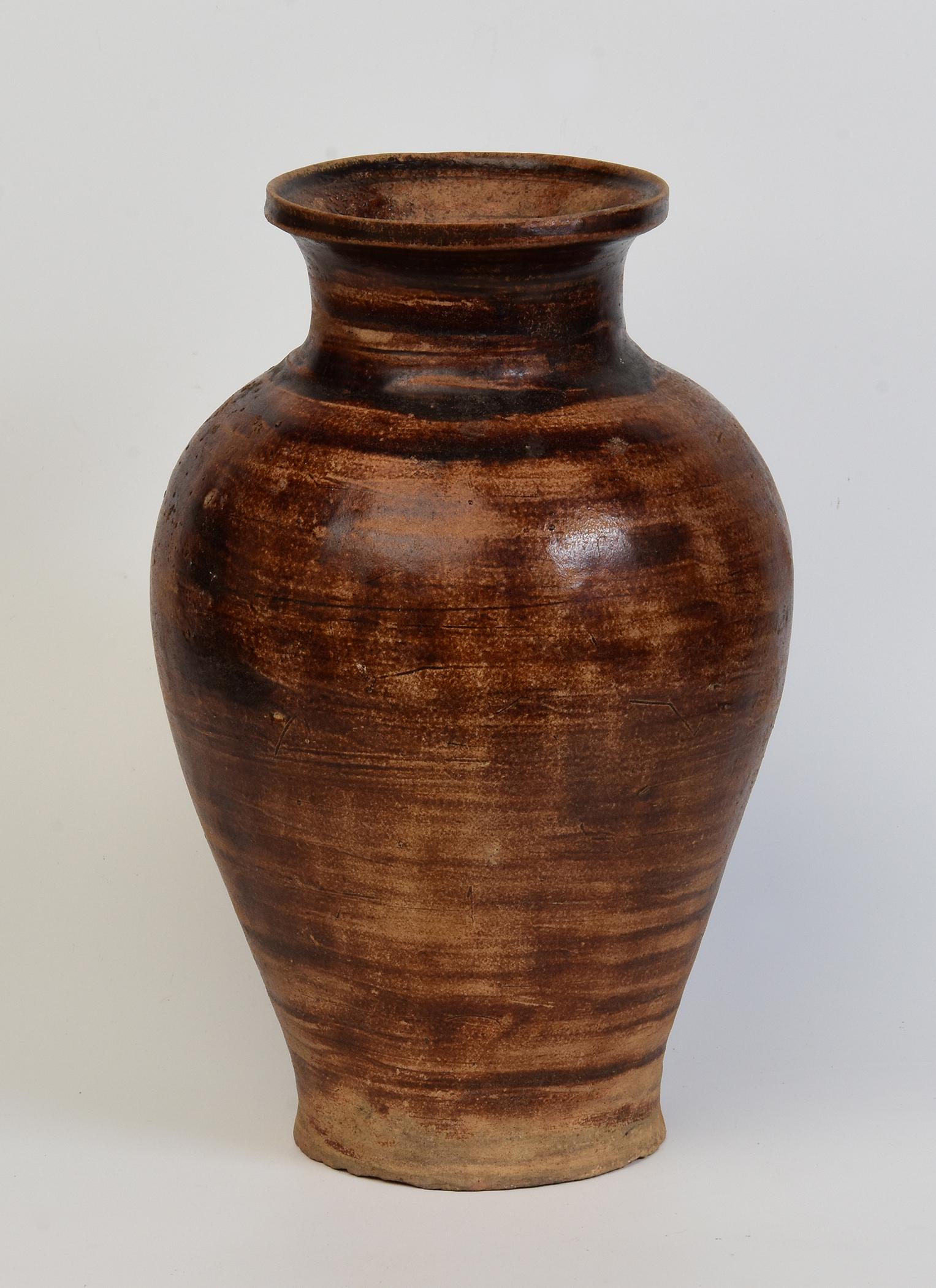 15th Century, Sankampaeng, Antique Thai Sankampaeng Brown Glazed Pottery Jar For Sale 6