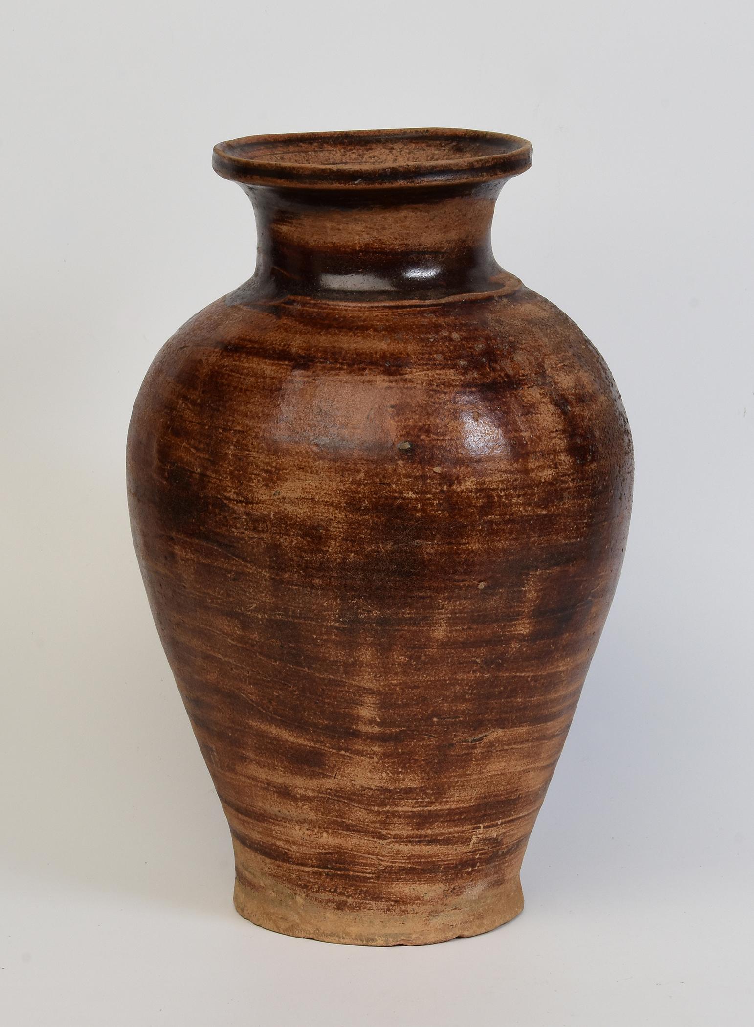 18th Century and Earlier 15th Century, Sankampaeng, Antique Thai Sankampaeng Brown Glazed Pottery Jar For Sale