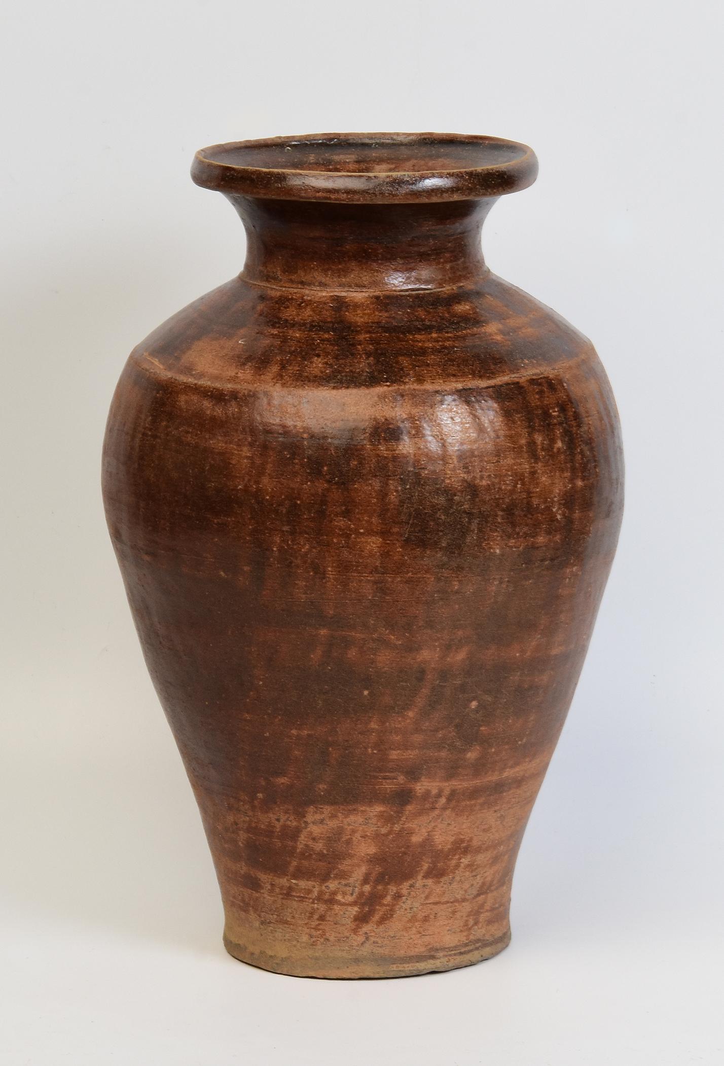 15th Century, Sankampaeng, Antique Thai Sankampaeng Brown Glazed Pottery Jar In Good Condition For Sale In Sampantawong, TH