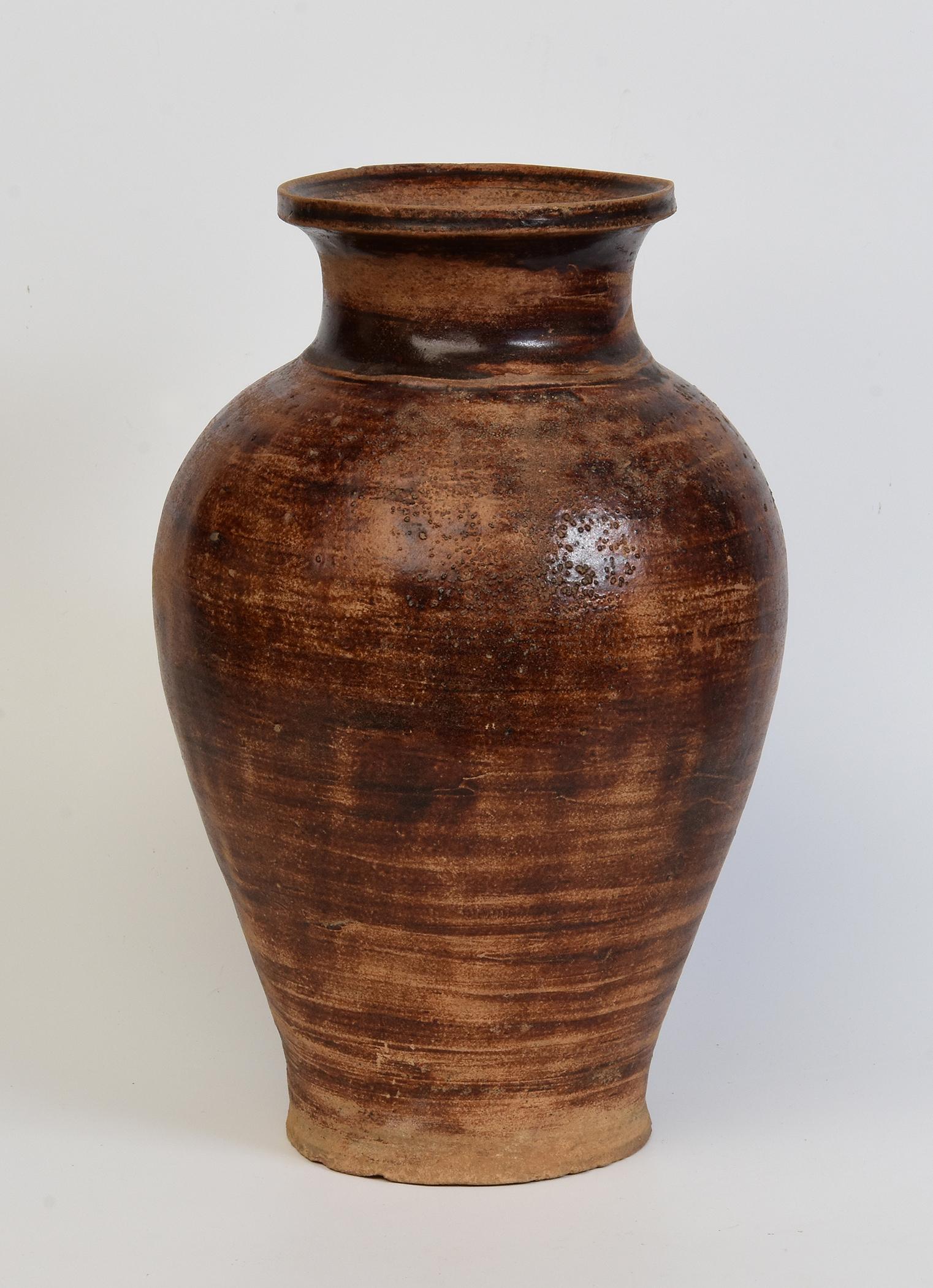 15th Century, Sankampaeng, Antique Thai Sankampaeng Brown Glazed Pottery Jar For Sale 1