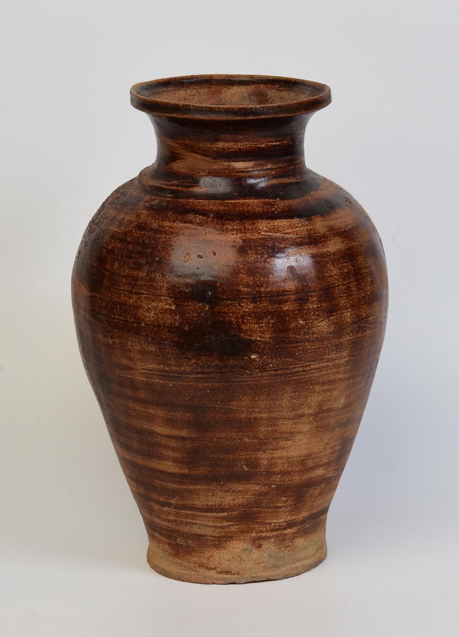 15th Century, Sankampaeng, Antique Thai Sankampaeng Brown Glazed Pottery Jar For Sale 5