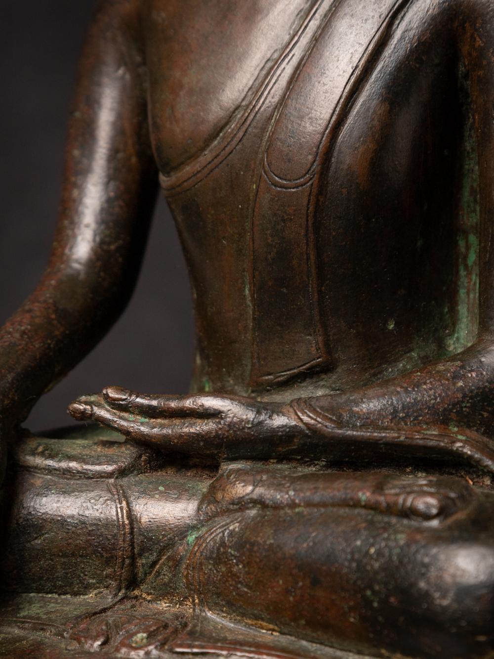 Sondere antike burmesische Buddha-Statue aus Bronze aus Burma aus dem 15. Jahrhundert im Angebot 9