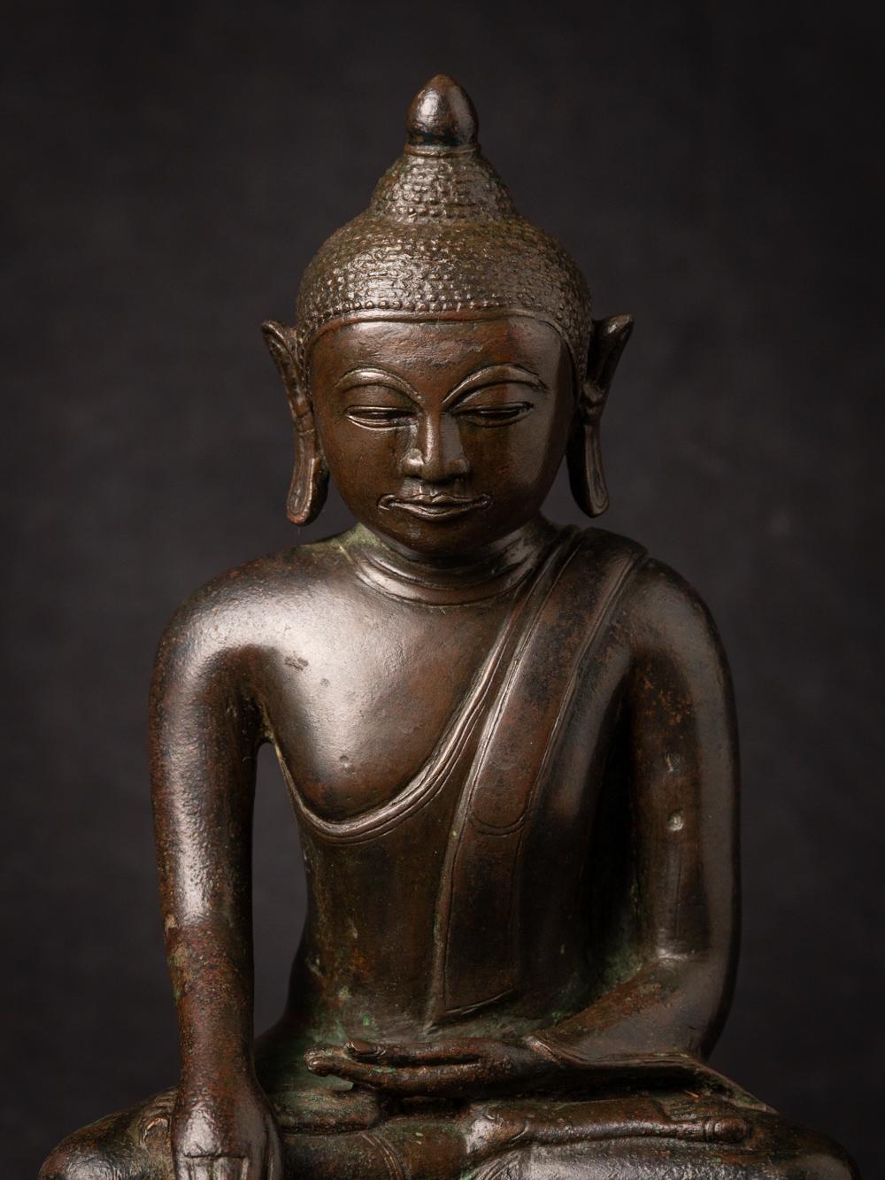 Sondere antike burmesische Buddha-Statue aus Bronze aus Burma aus dem 15. Jahrhundert (18. Jahrhundert und früher) im Angebot