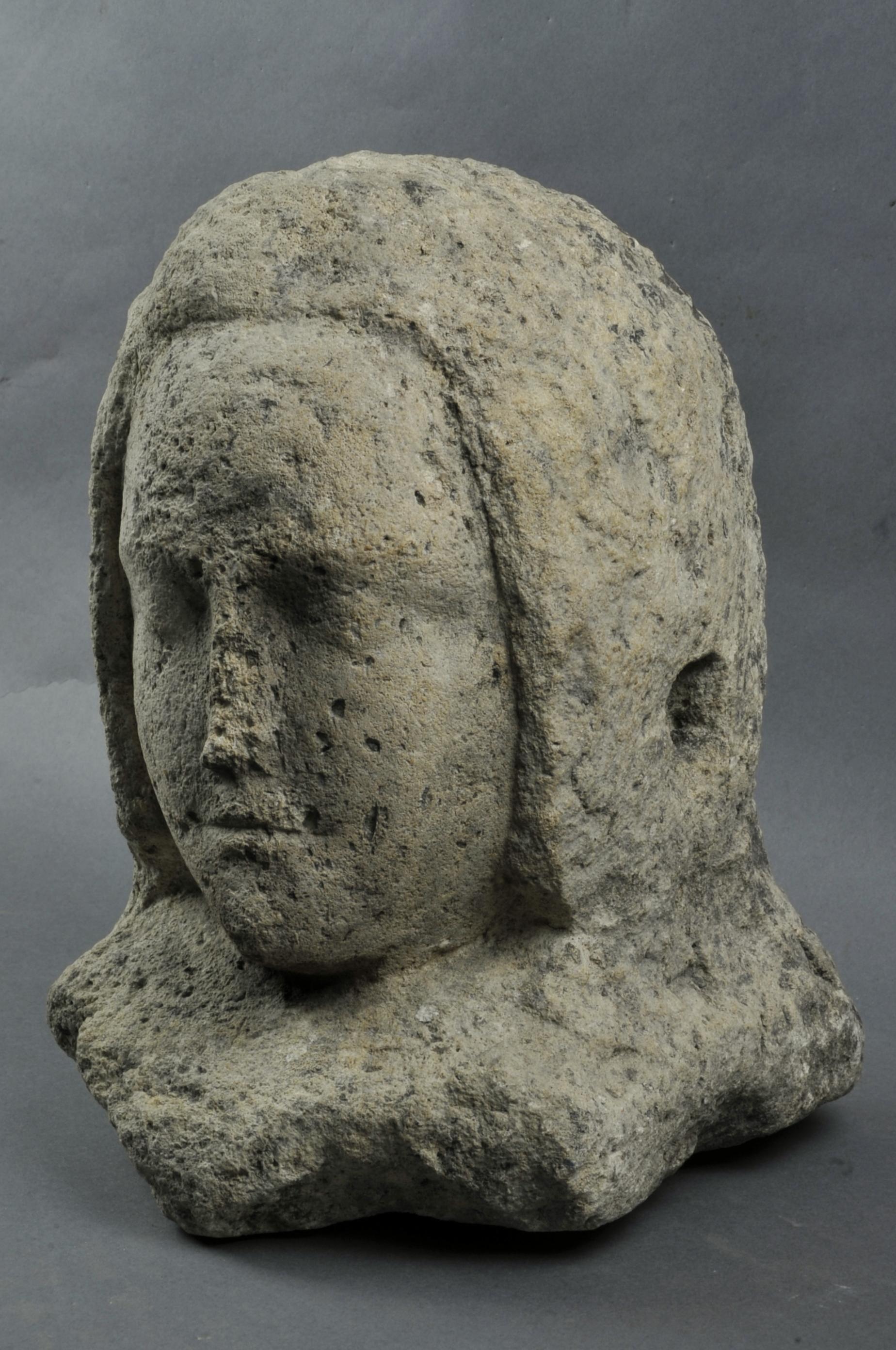 15th Century Stone Sculpture, Bust of a Wooman In Fair Condition For Sale In BARSAC, FR