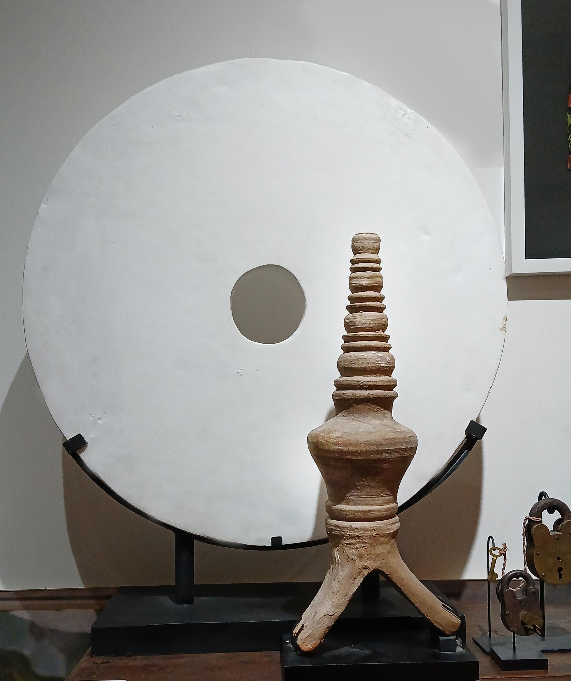 Detalle arquitectónico tailandés del siglo XV , sobre soporte en venta 7