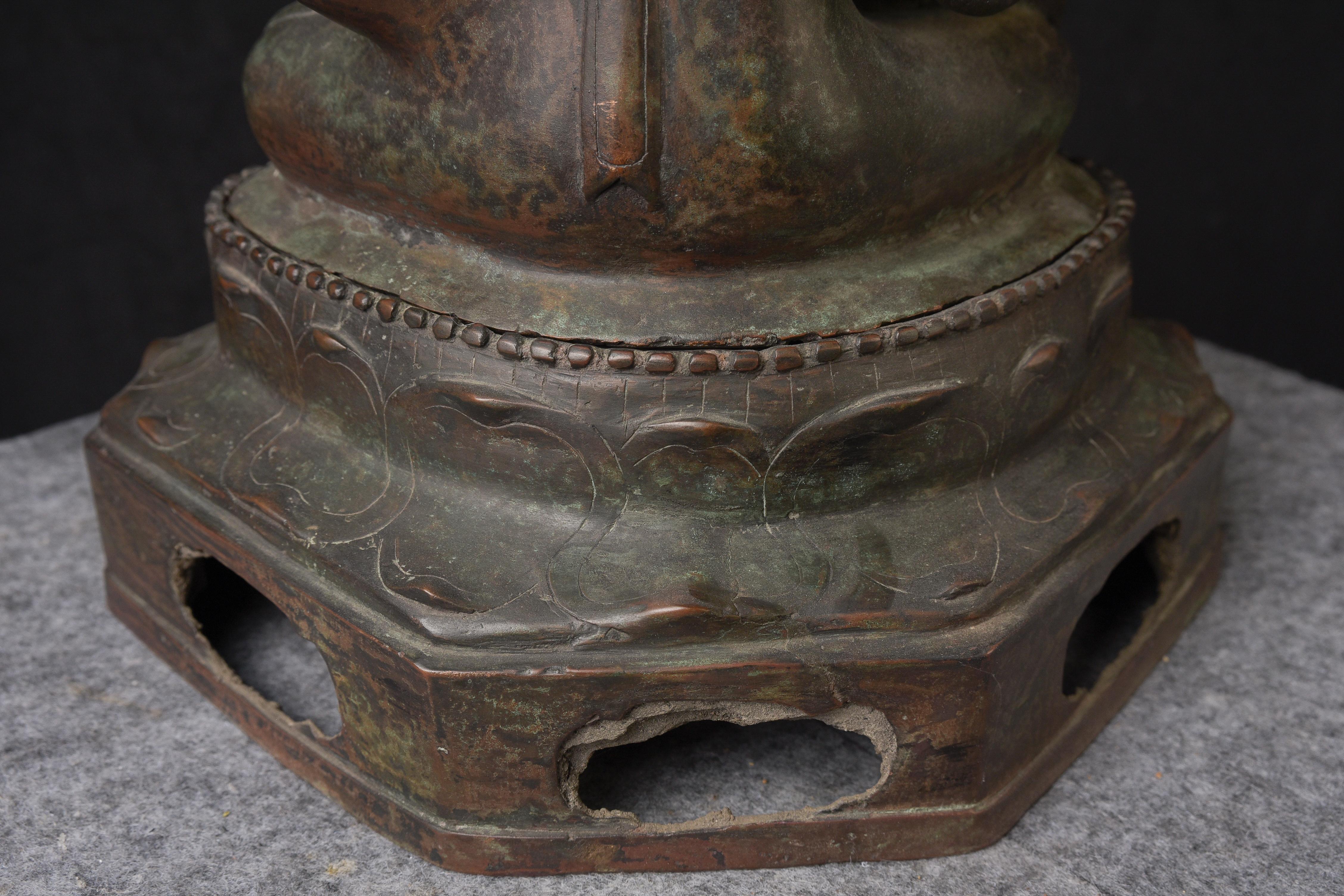 Bouddha thaïlandais en bronze du 15e siècle 10207 en vente 3