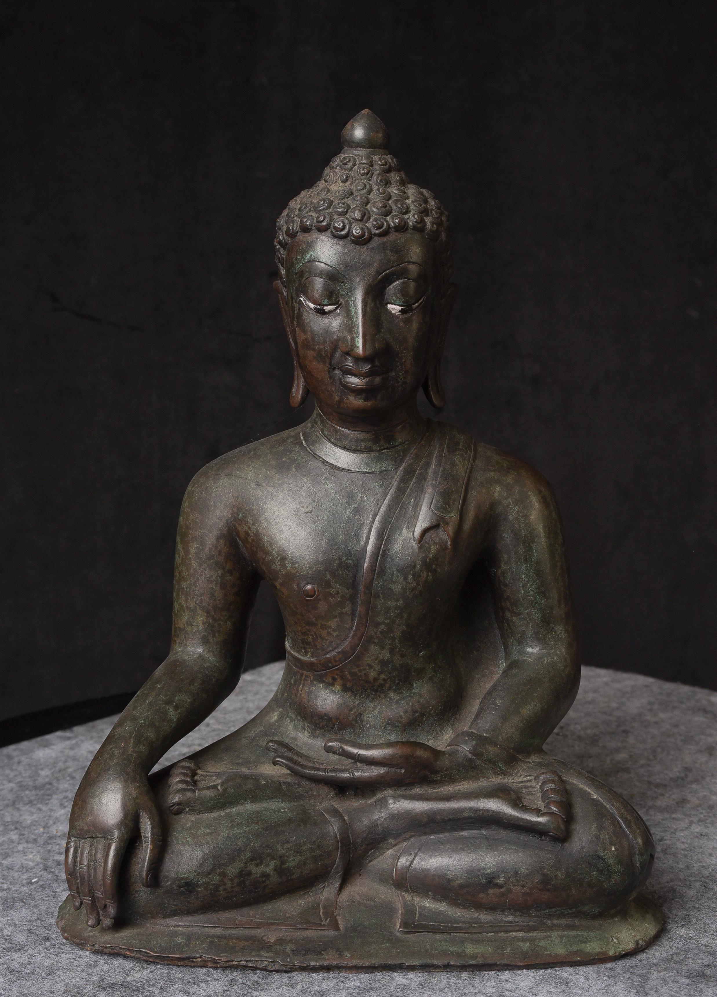 Bouddha thaïlandais en bronze du 15e siècle 10207 en vente 6