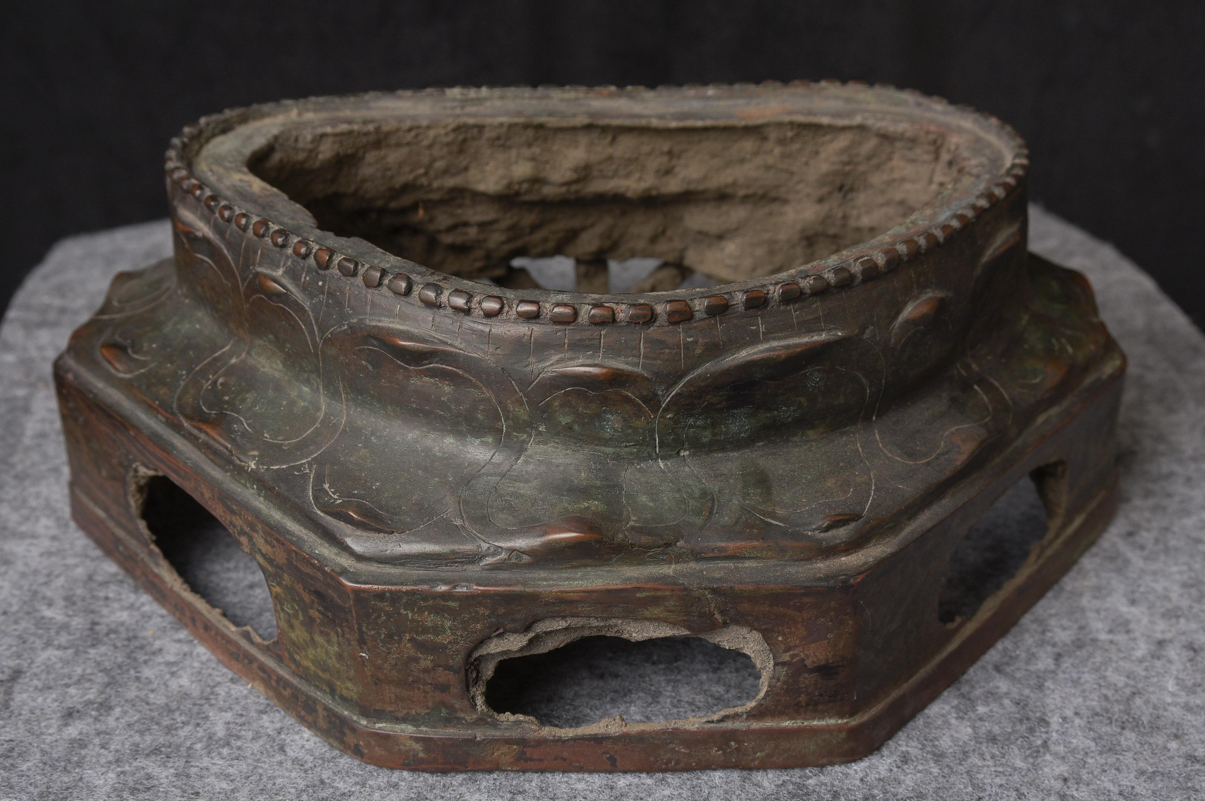 Bouddha thaïlandais en bronze du 15e siècle 10207 en vente 9