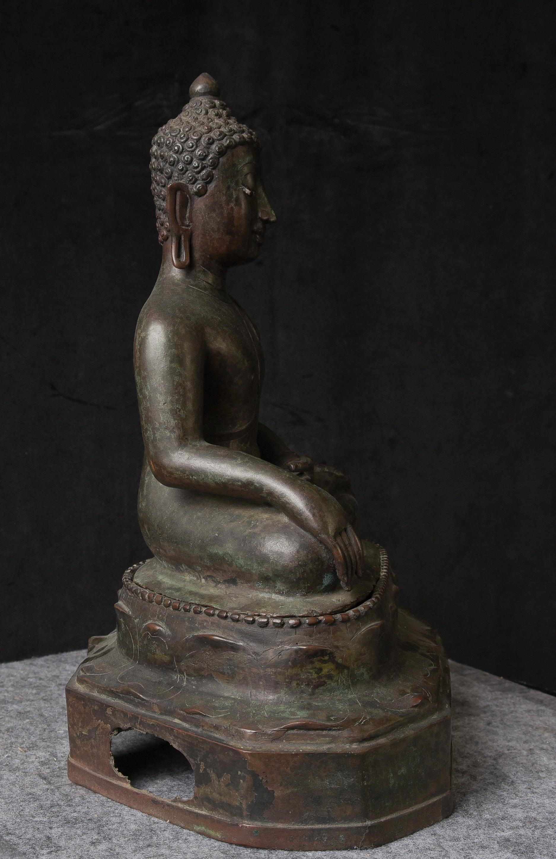 Bouddha thaïlandais en bronze du 15e siècle 10207 Bon état - En vente à Ukiah, CA