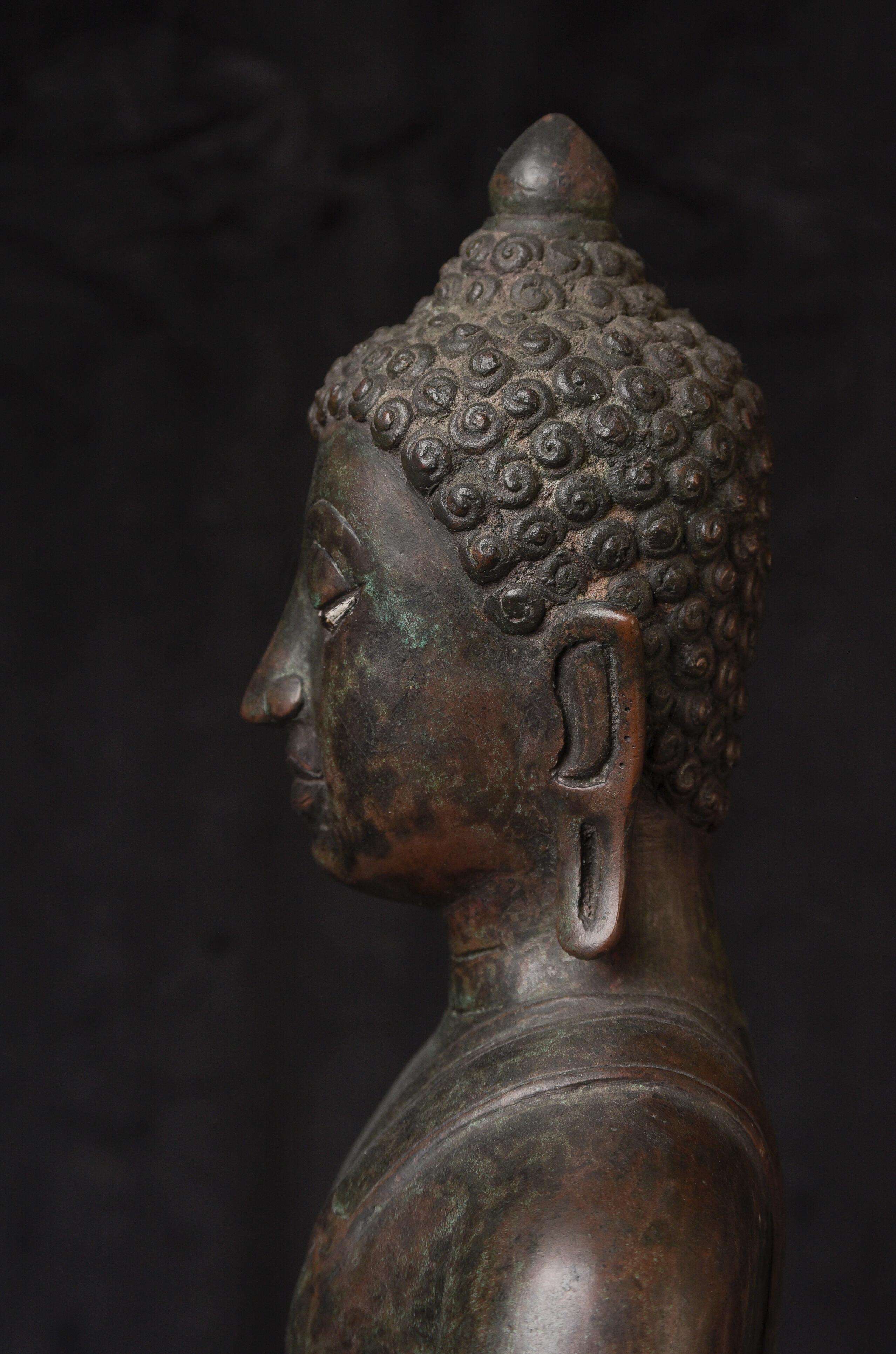 Bouddha thaïlandais en bronze du 15e siècle 10207 en vente 1