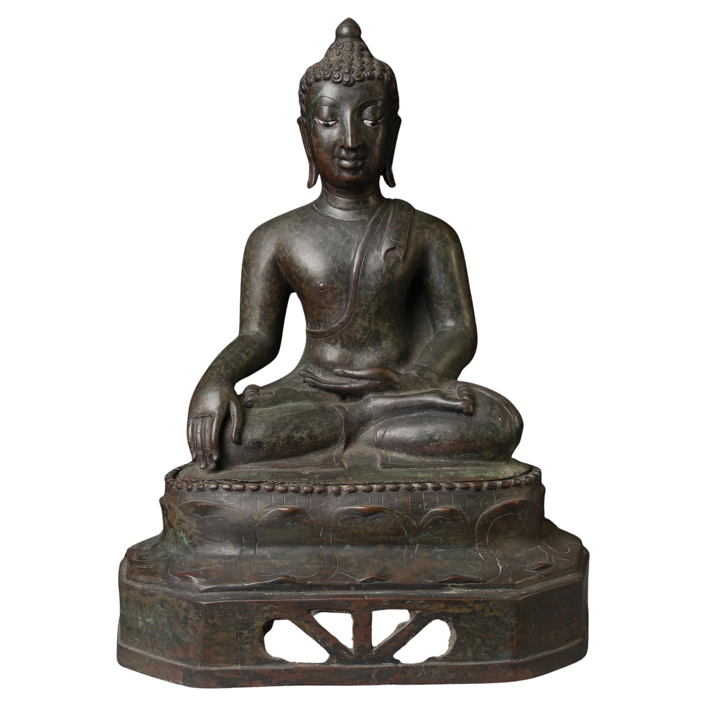 Bouddha thaïlandais en bronze du 15e siècle 10207