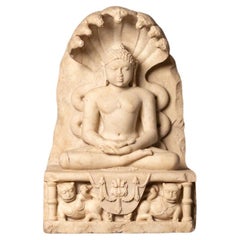 Sehr besondere antike Jain-Statue aus Marmor aus Indien aus dem 15. Jahrhundert