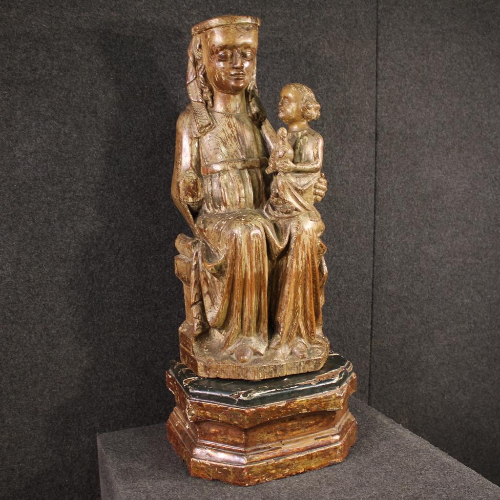 15th Century Wooden Antique Religious Sculpture Madonna with Child, 1470 In condizioni buone in vendita a Vicoforte, Piedmont