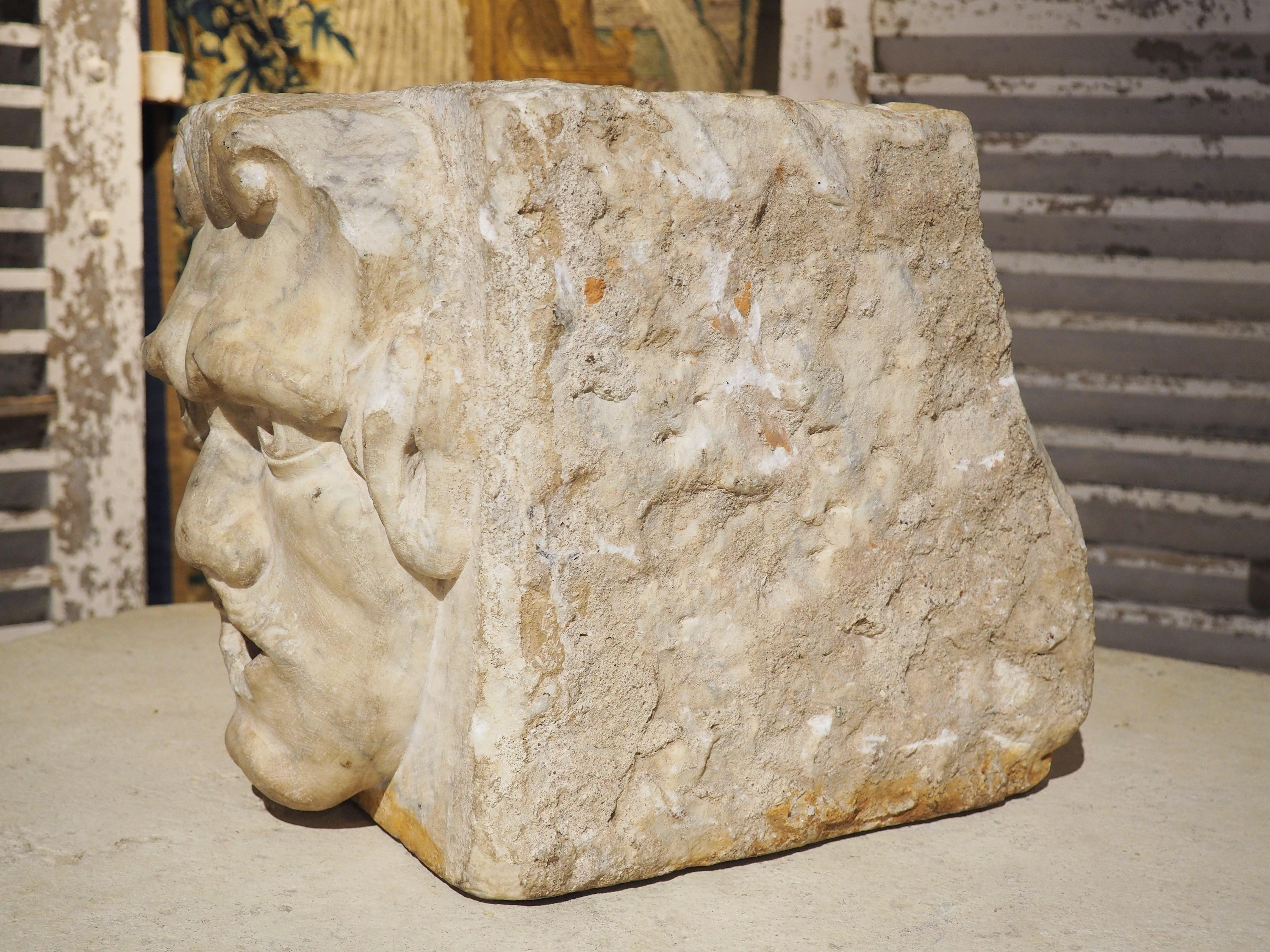 Bec de fontaine à gargouille en marbre du 15e ou 16e siècle provenant d'Arezzo, Italie en vente 3