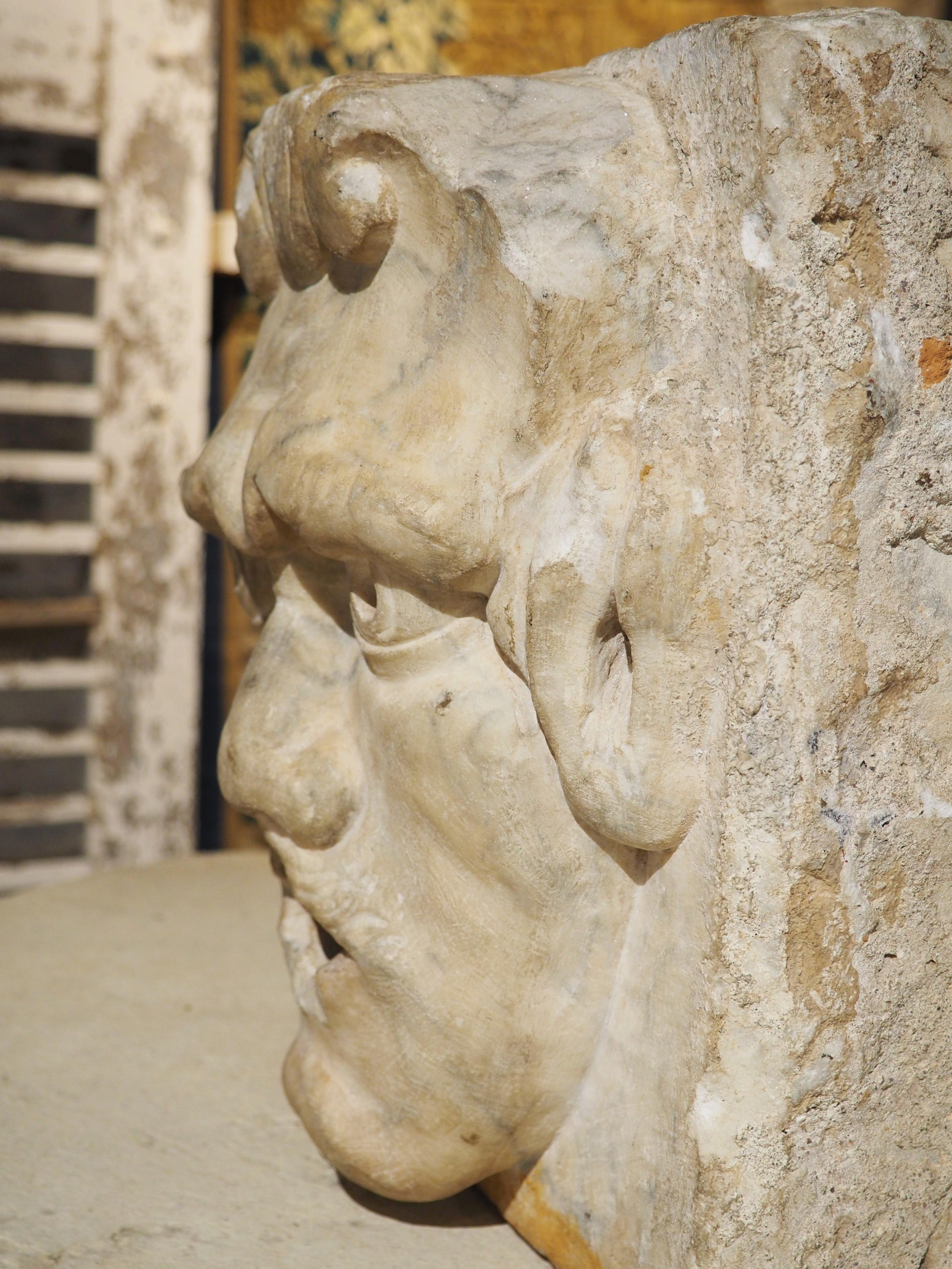 Bec de fontaine à gargouille en marbre du 15e ou 16e siècle provenant d'Arezzo, Italie en vente 6