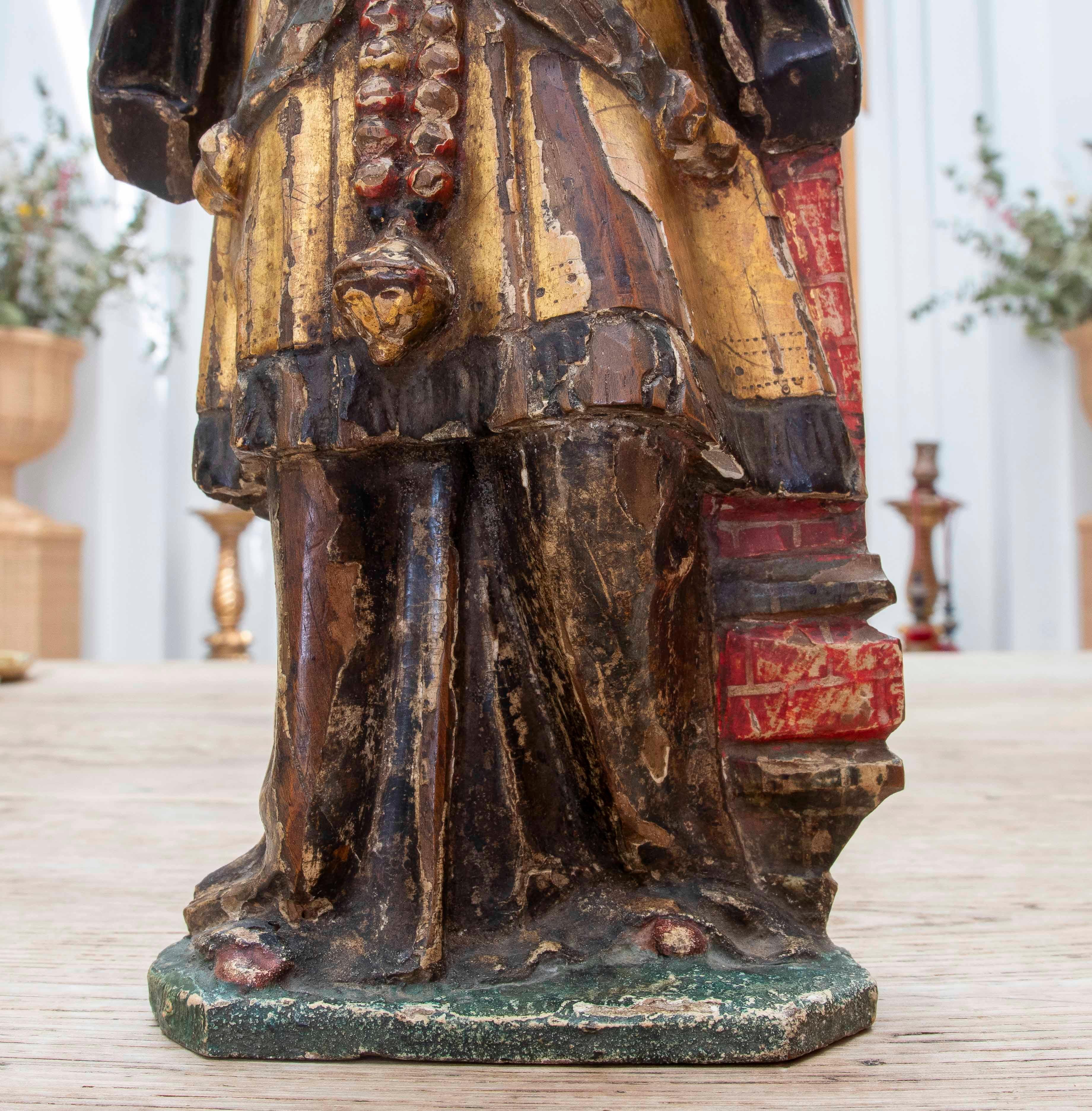 15. Polychrome Holzskulptur der Heiligen Barbara. Mechelen. im Angebot 4