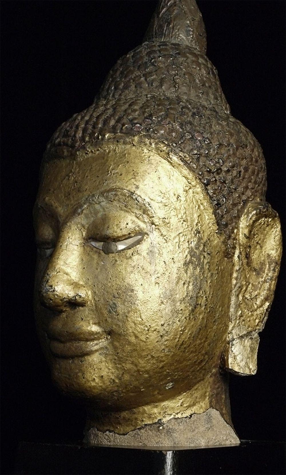 15thC Thai Lacquered and Gilded Stone Head, 6597 For Sale 5