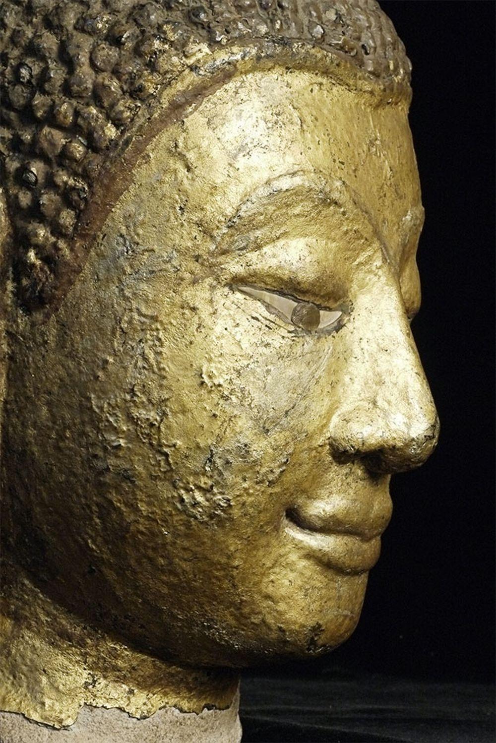 15thC Thai Lacquered and Gilded Stone Head, 6597 For Sale 6