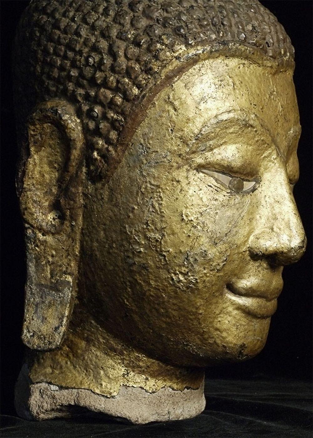 15thC Thai Lacquered and Gilded Stone Head, 6597 For Sale 7