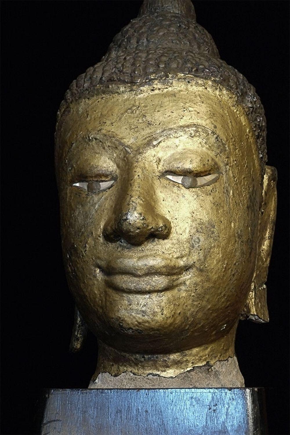 15thC Thai Lacquered and Gilded Stone Head, 6597 In Excellent Condition For Sale In Ukiah, CA