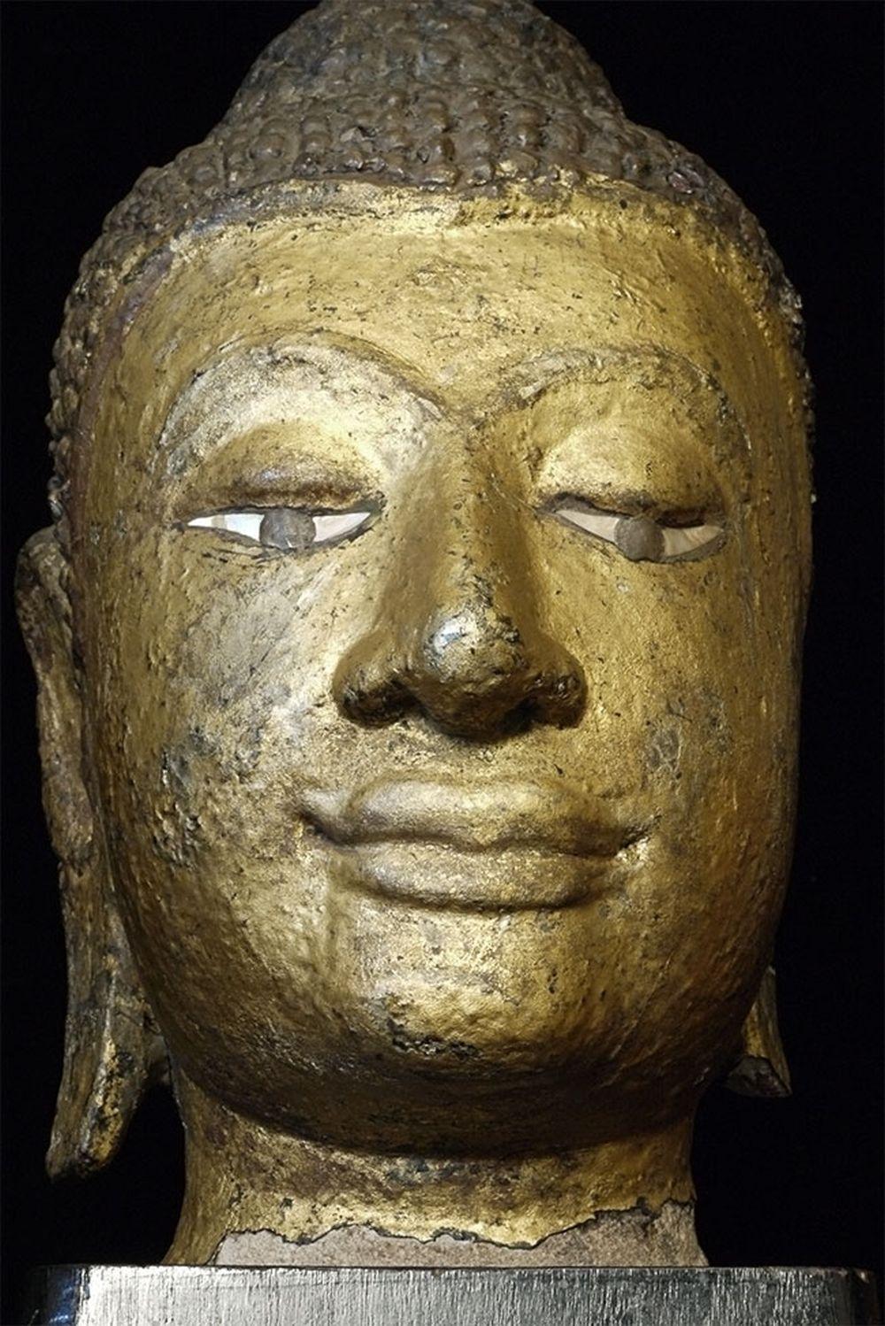 15thC Thai Lacquered and Gilded Stone Head, 6597 For Sale 1