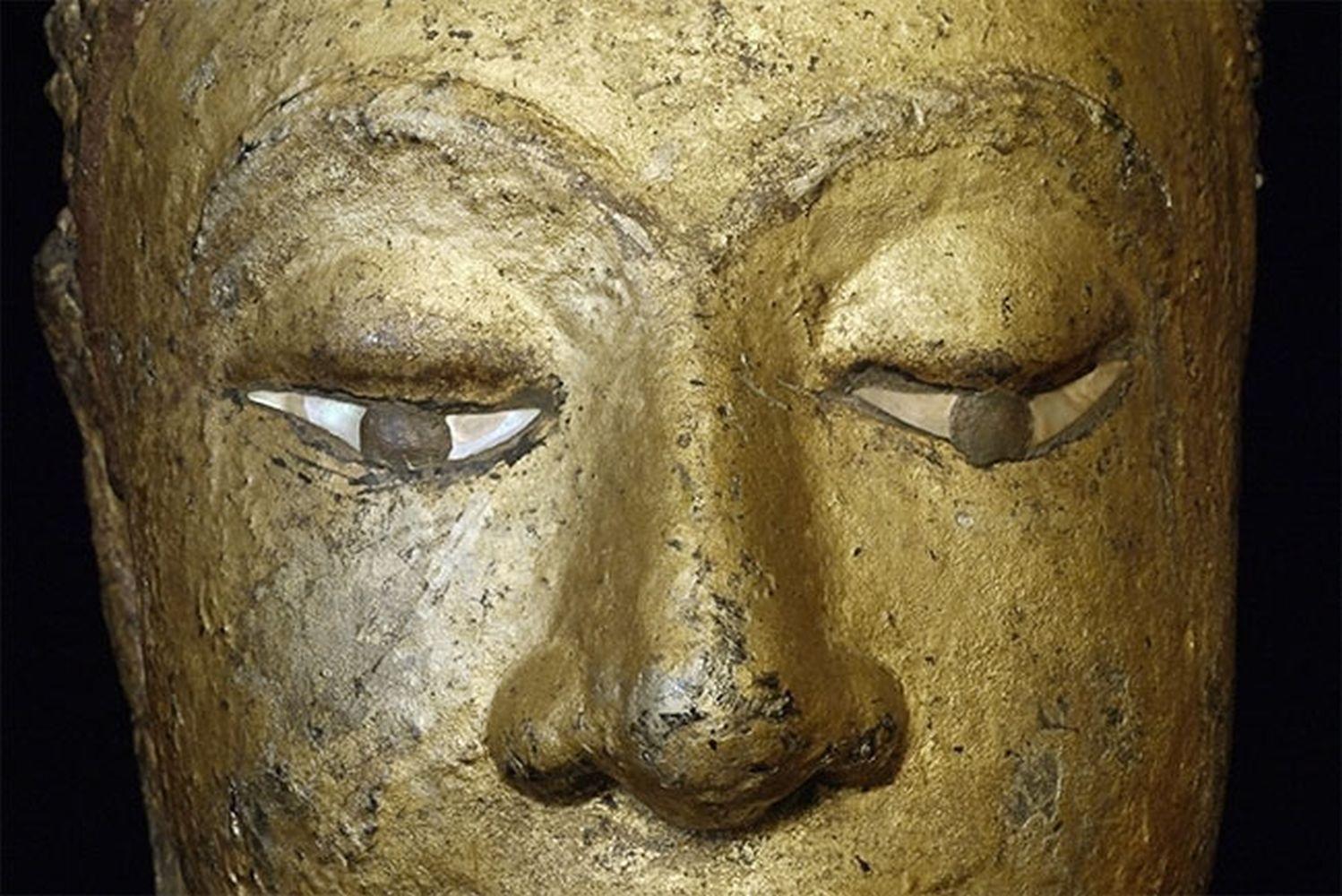 15thC Thai Lacquered and Gilded Stone Head, 6597 For Sale 3