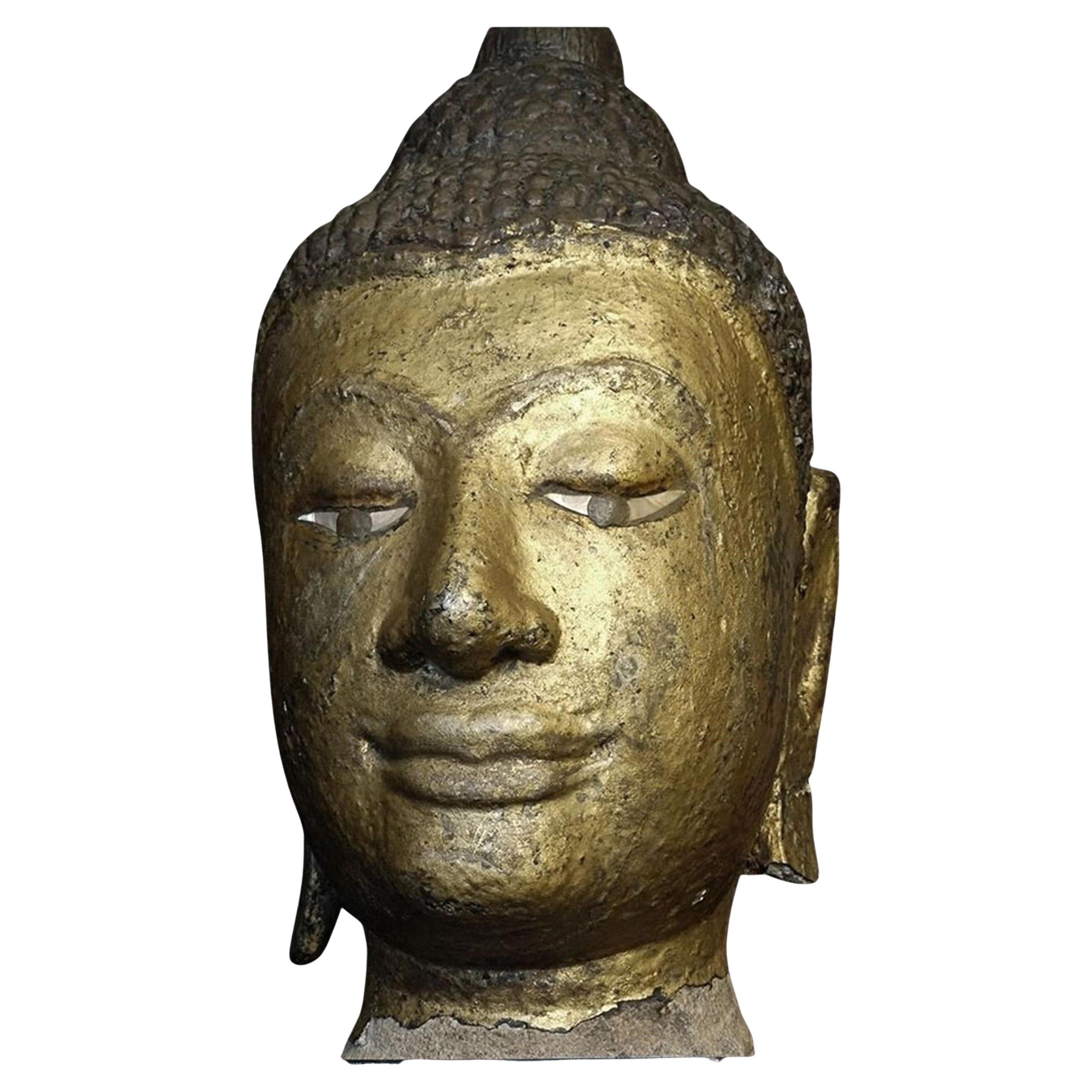 Tête thaïlandaise du 15e siècle en pierre laquée et dorée, 6597