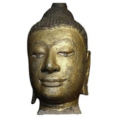 Tête thaïlandaise du 15e siècle en pierre laquée et dorée, 6597