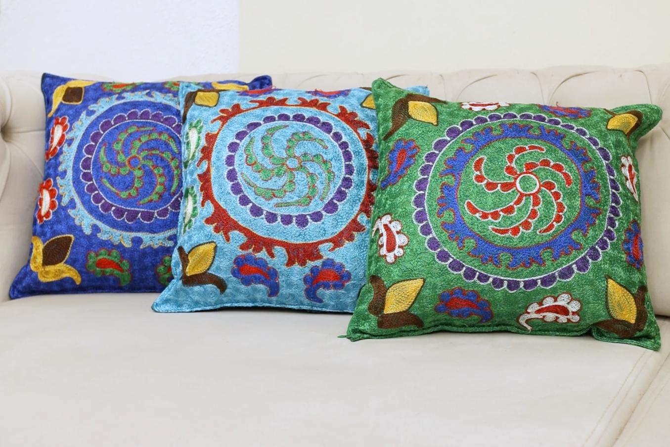 Ouzbek Housse de coussin en soie brodée à la main 15 