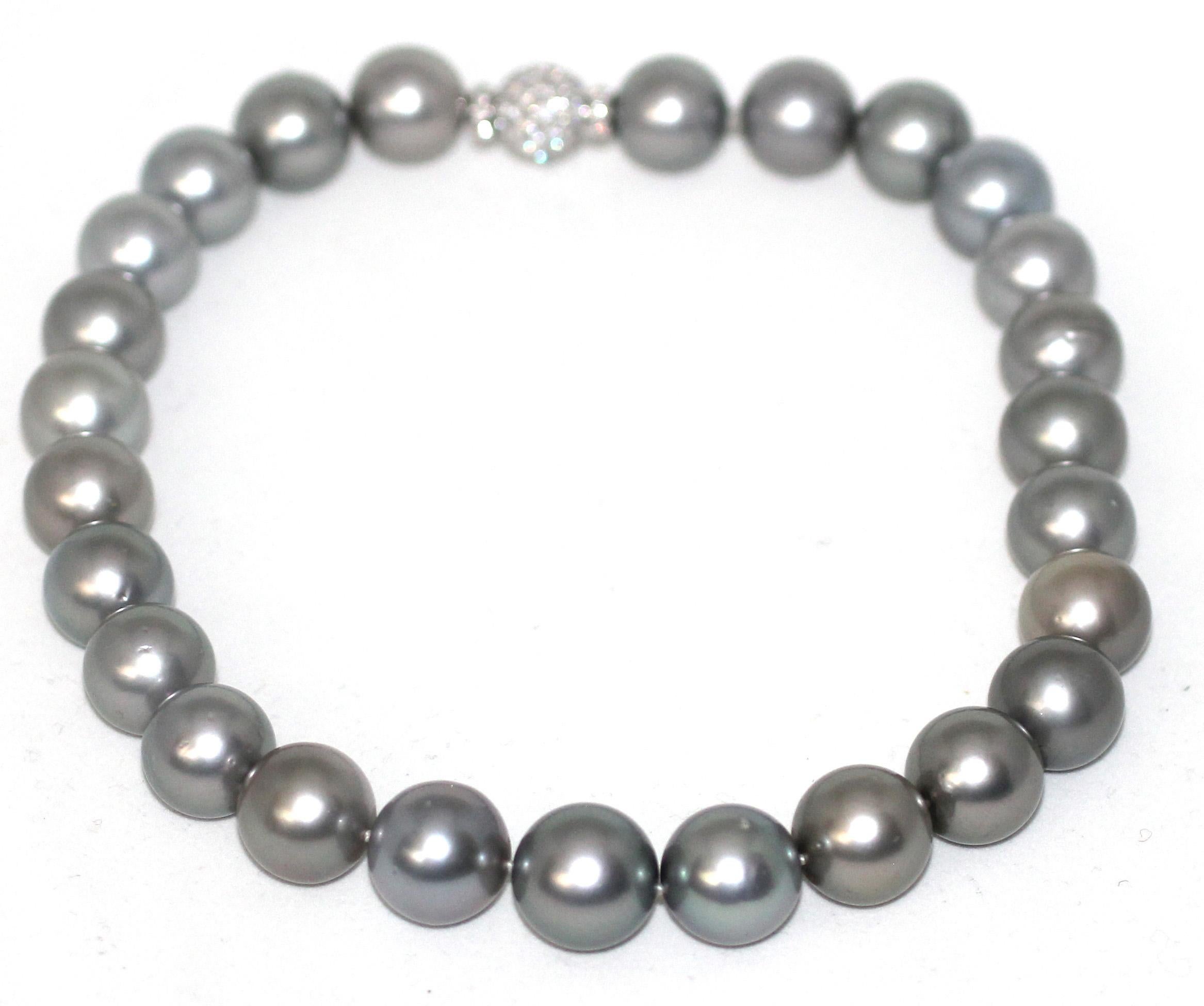 Contemporary Hakimoto 16x15mm Tahitian Pearl Necklace For Sale
