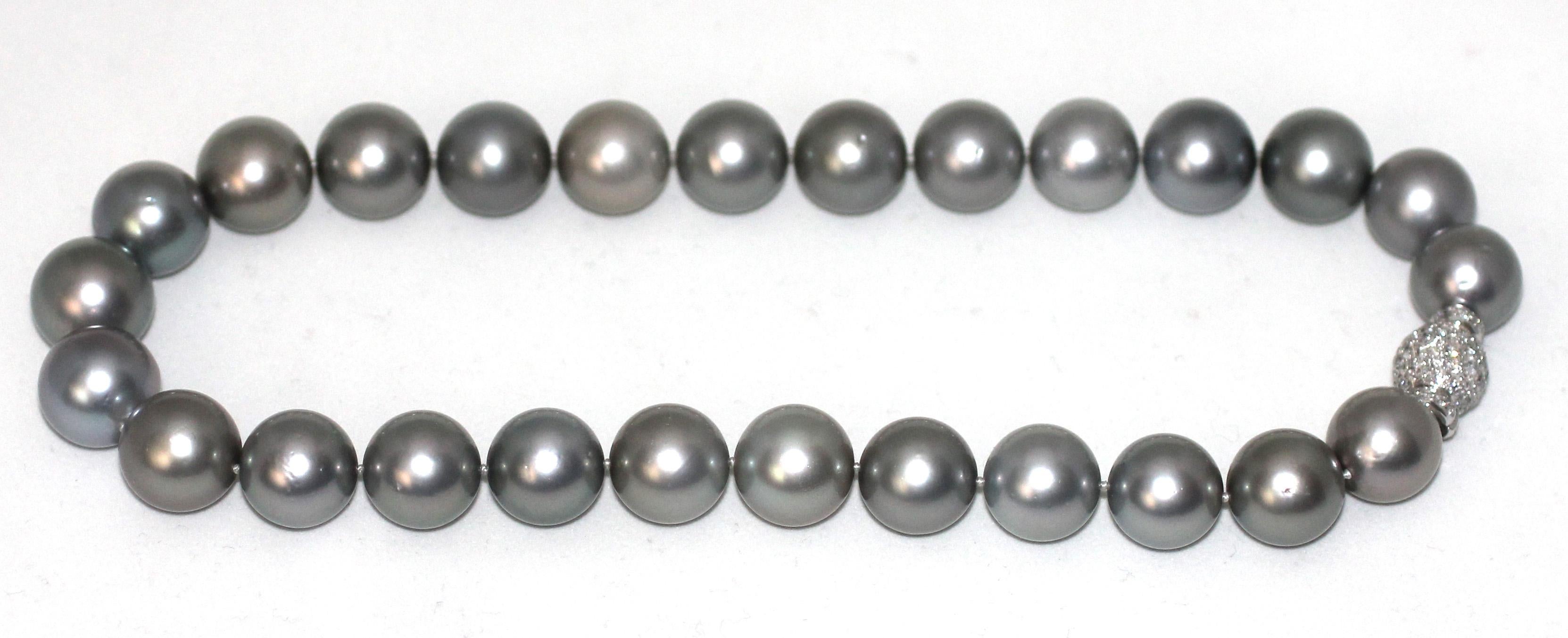 Hakimoto 16x15mm Tahitian Pearl Necklace In New Condition For Sale In New York, NY