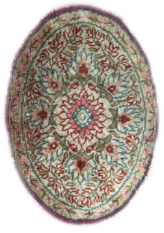 1,5 x 2 Antique French Savonnerie-Teppich, oval, 46 cm x 61 cm, Blumenmedaillon, CIRCA 1920