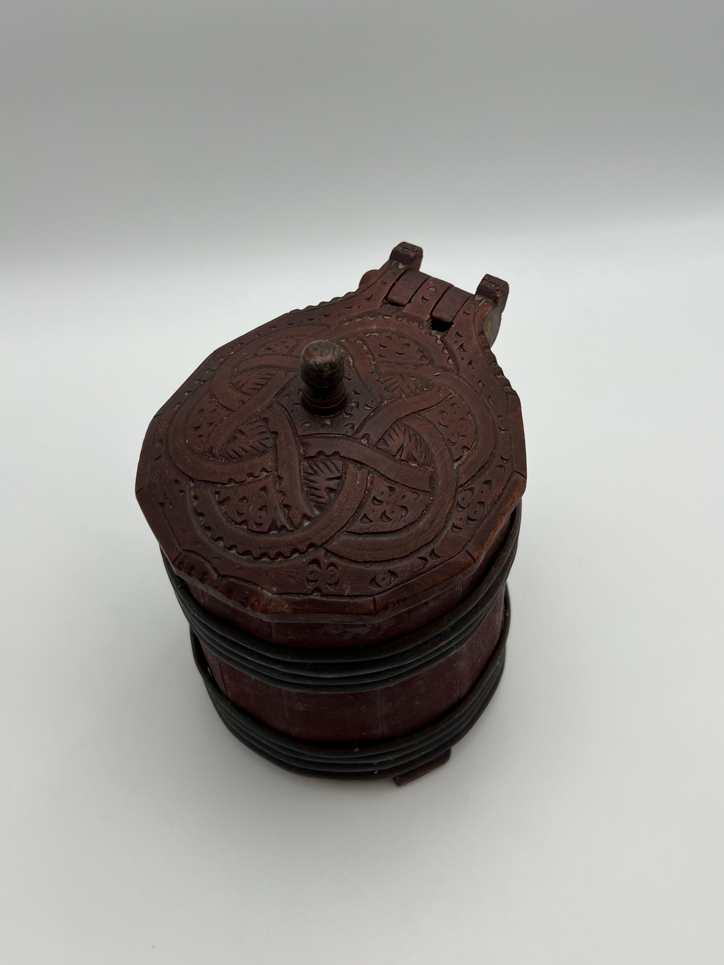 XVIIIe siècle et antérieur Bidon antique des années 16/1700, art populaire scandinave, qualité musée. Norvège/Islande en vente