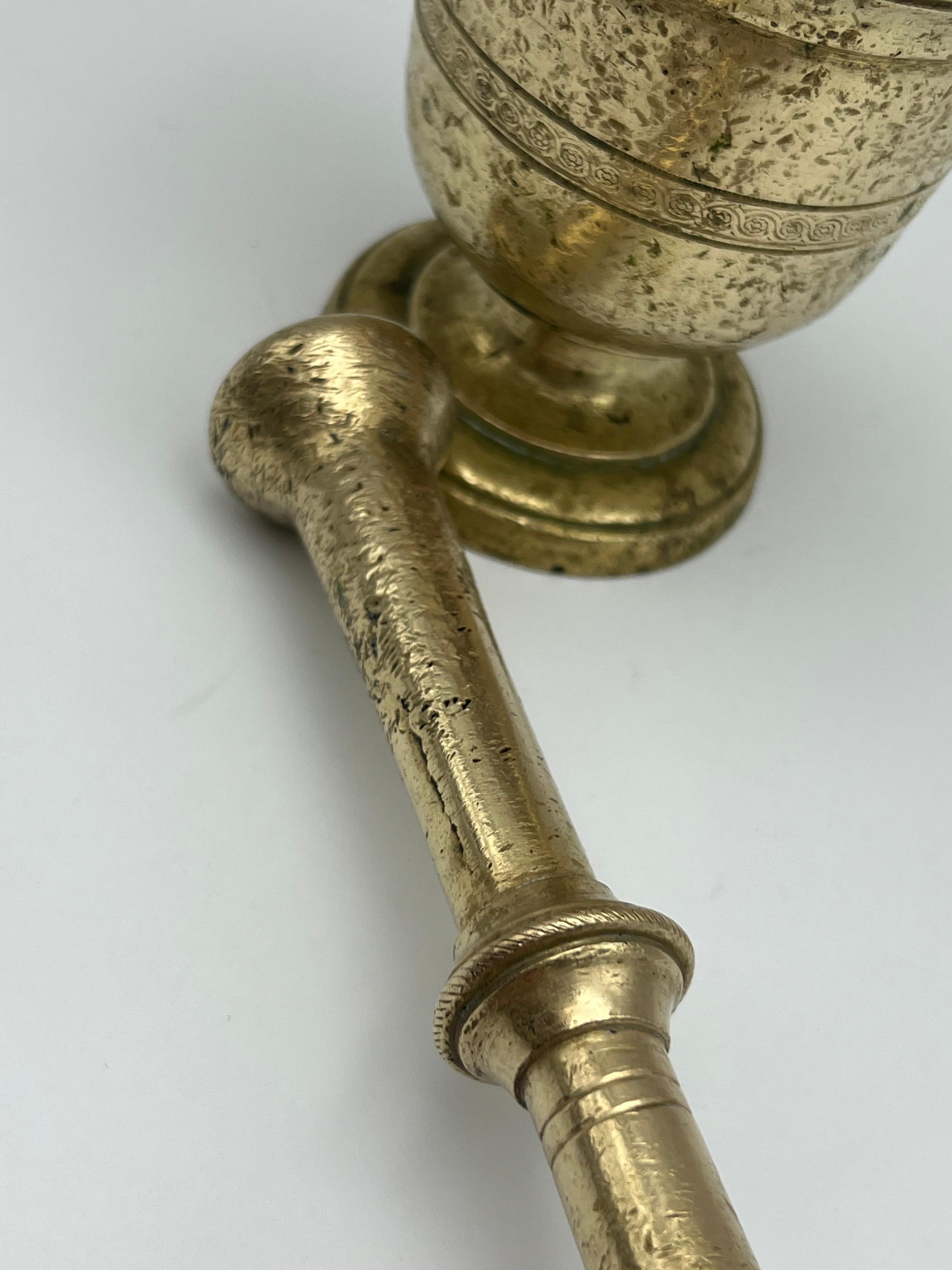 16/1700s Brass Mortar and Pestle, France, Primitive Antique, Patina For Sale 3
