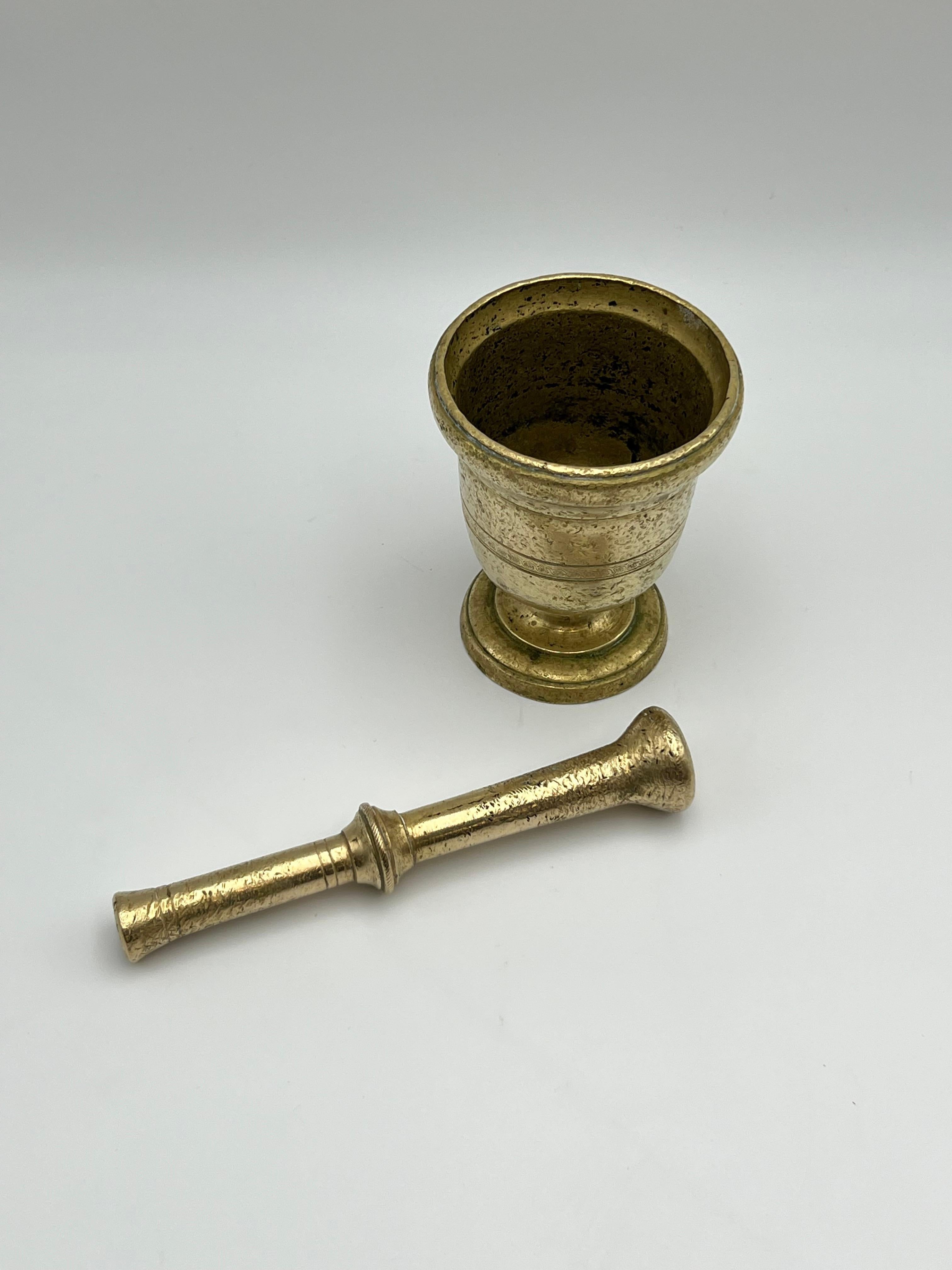 16/1700s Brass Mortar and Pestle, France, Primitive Antique, Patina For Sale 5