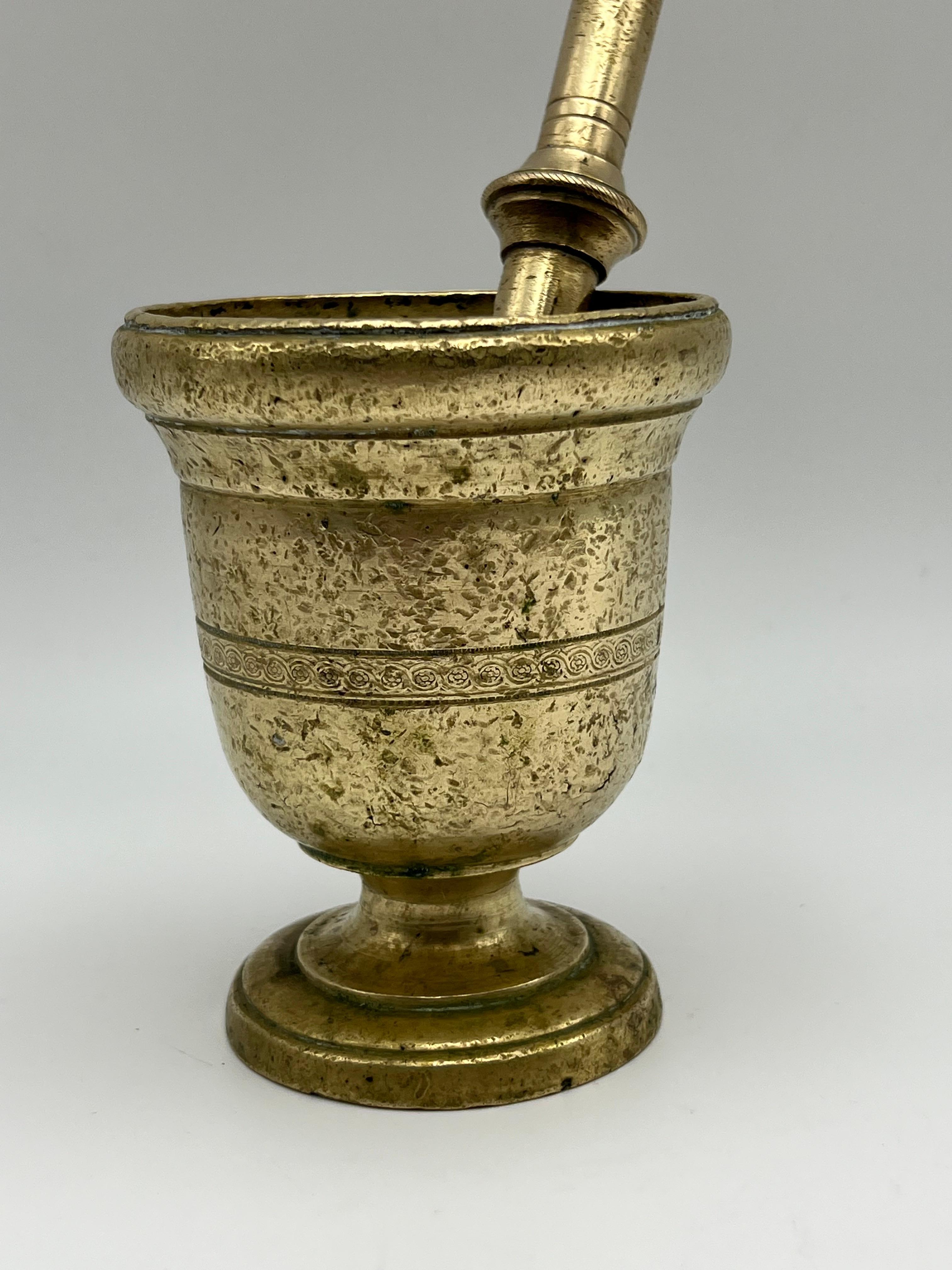 16/1700s Brass Mortar and Pestle, France, Primitive Antique, Patina For Sale 2