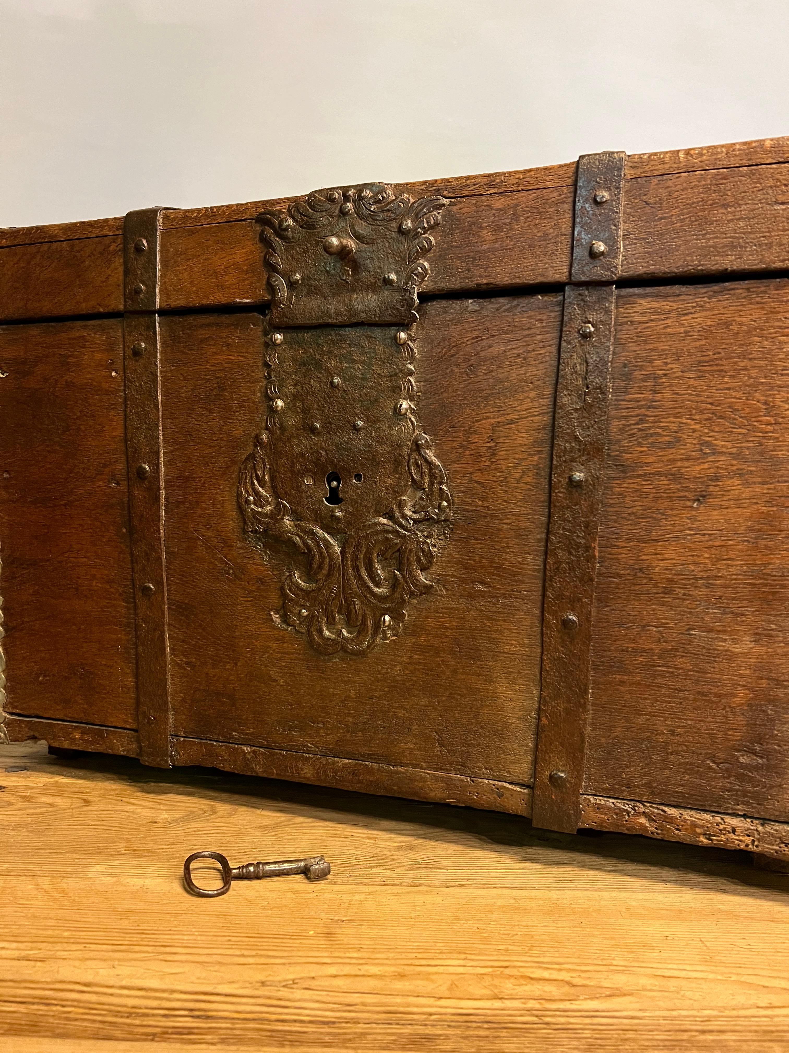 16/1700s Primitive Antike Truhe / Treasure Chest, Rustikal, Eiche, Wabi Sabi im Angebot 2