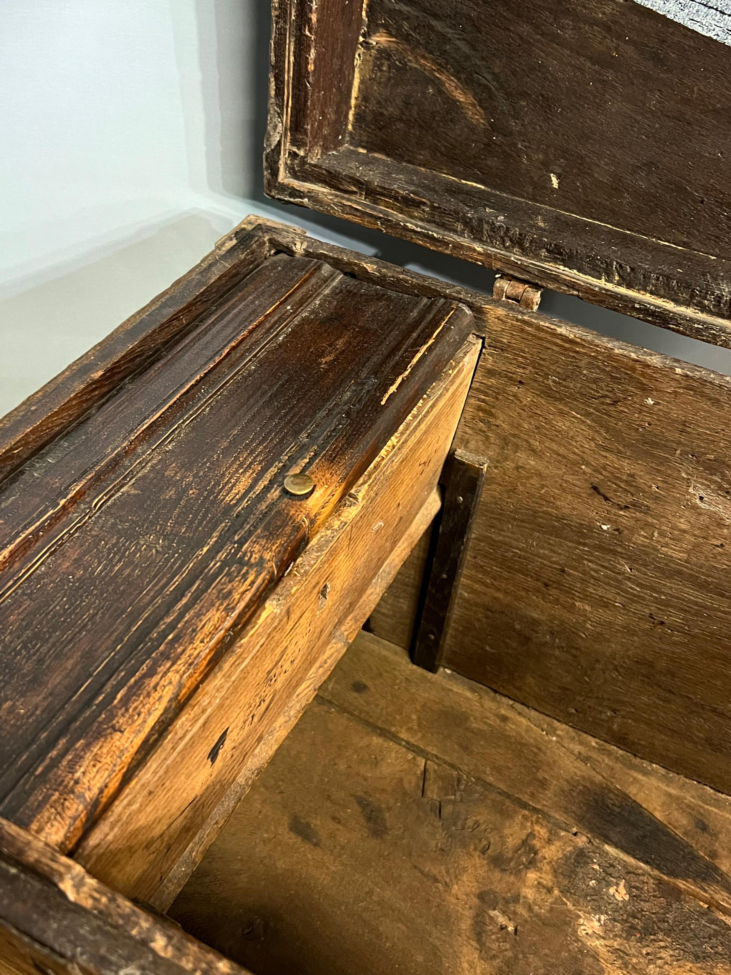 16/1700s Primitive Antike Truhe / Treasure Chest, Rustikal, Eiche, Wabi Sabi im Angebot 4