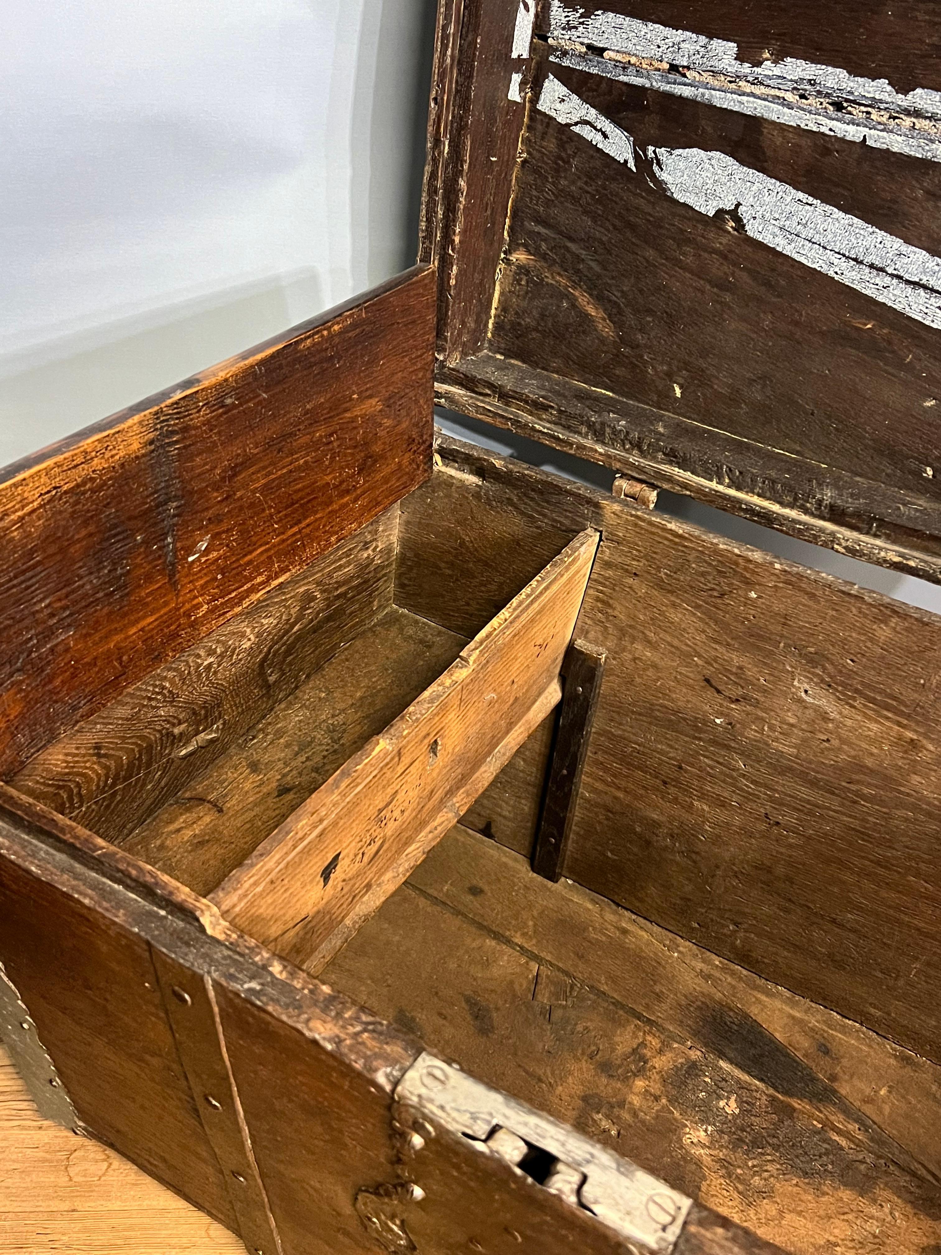 16/1700s Primitive Antike Truhe / Treasure Chest, Rustikal, Eiche, Wabi Sabi im Angebot 5
