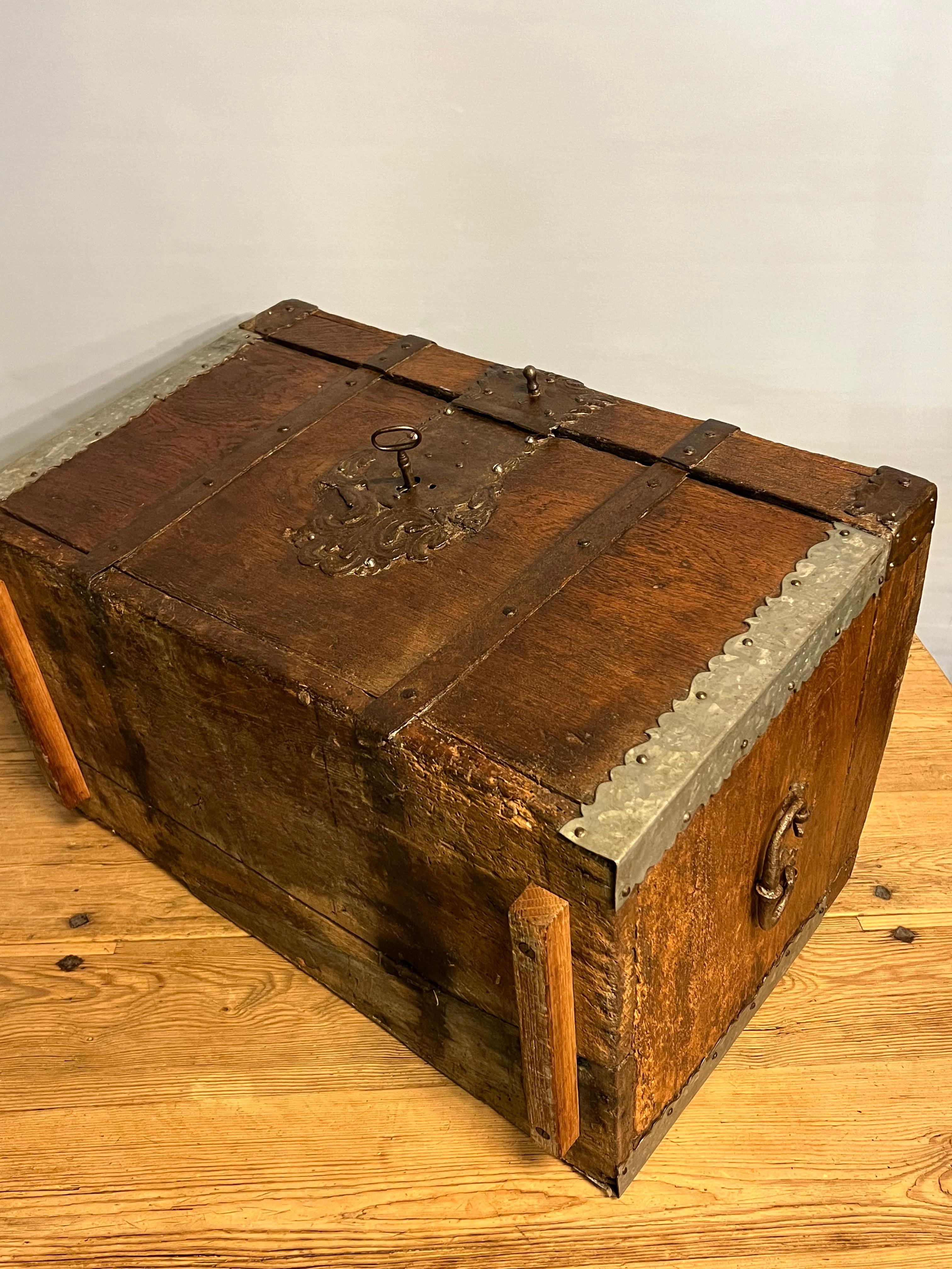 16/1700s Primitive Antike Truhe / Treasure Chest, Rustikal, Eiche, Wabi Sabi im Angebot 7