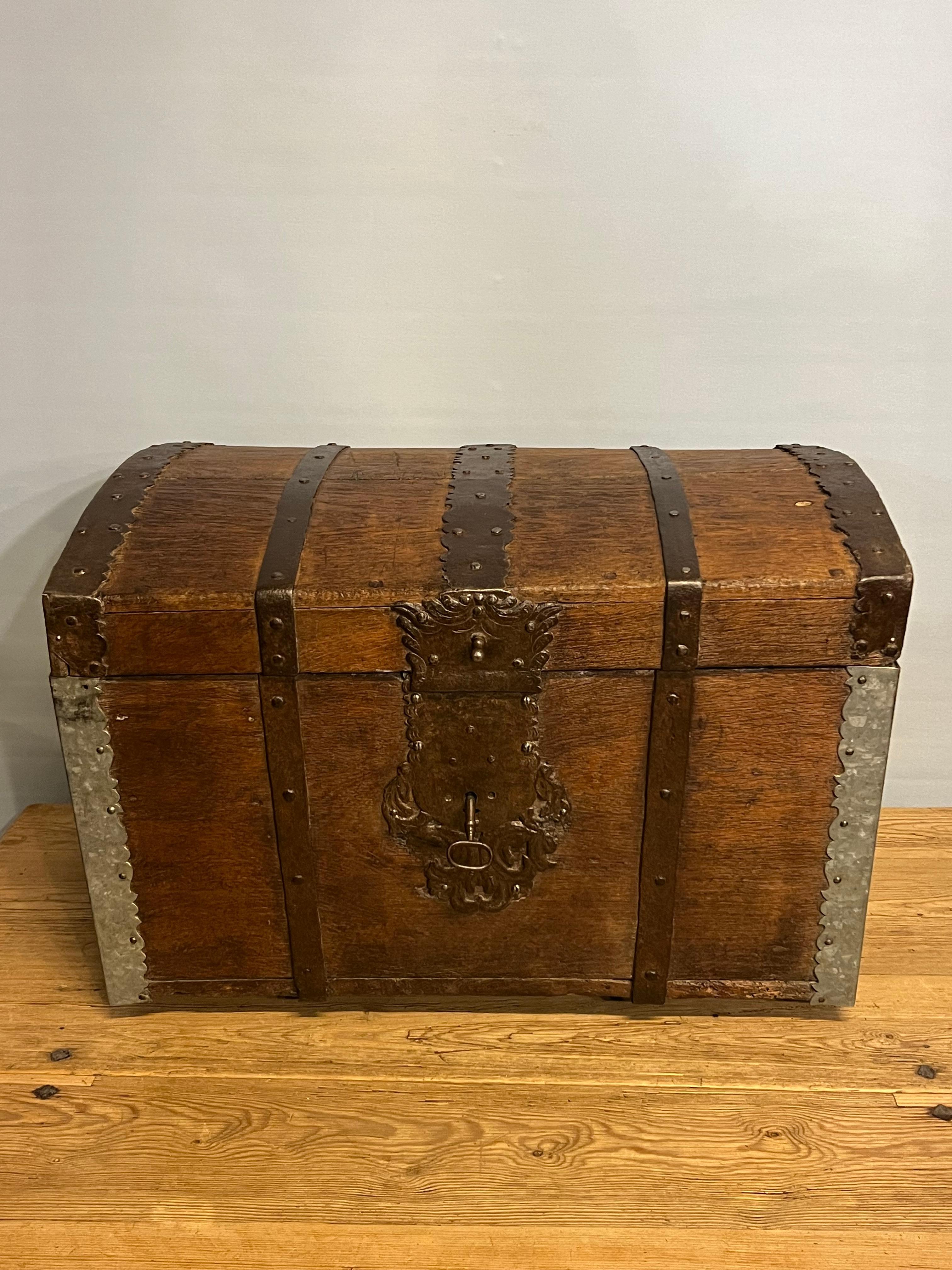16/1700s Primitive Antike Truhe / Treasure Chest, Rustikal, Eiche, Wabi Sabi im Angebot 9