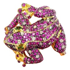 16, 179 Importante e raro anello a rana in oro 18KT con zaffiro rosso fantasia e zavorra di diamanti