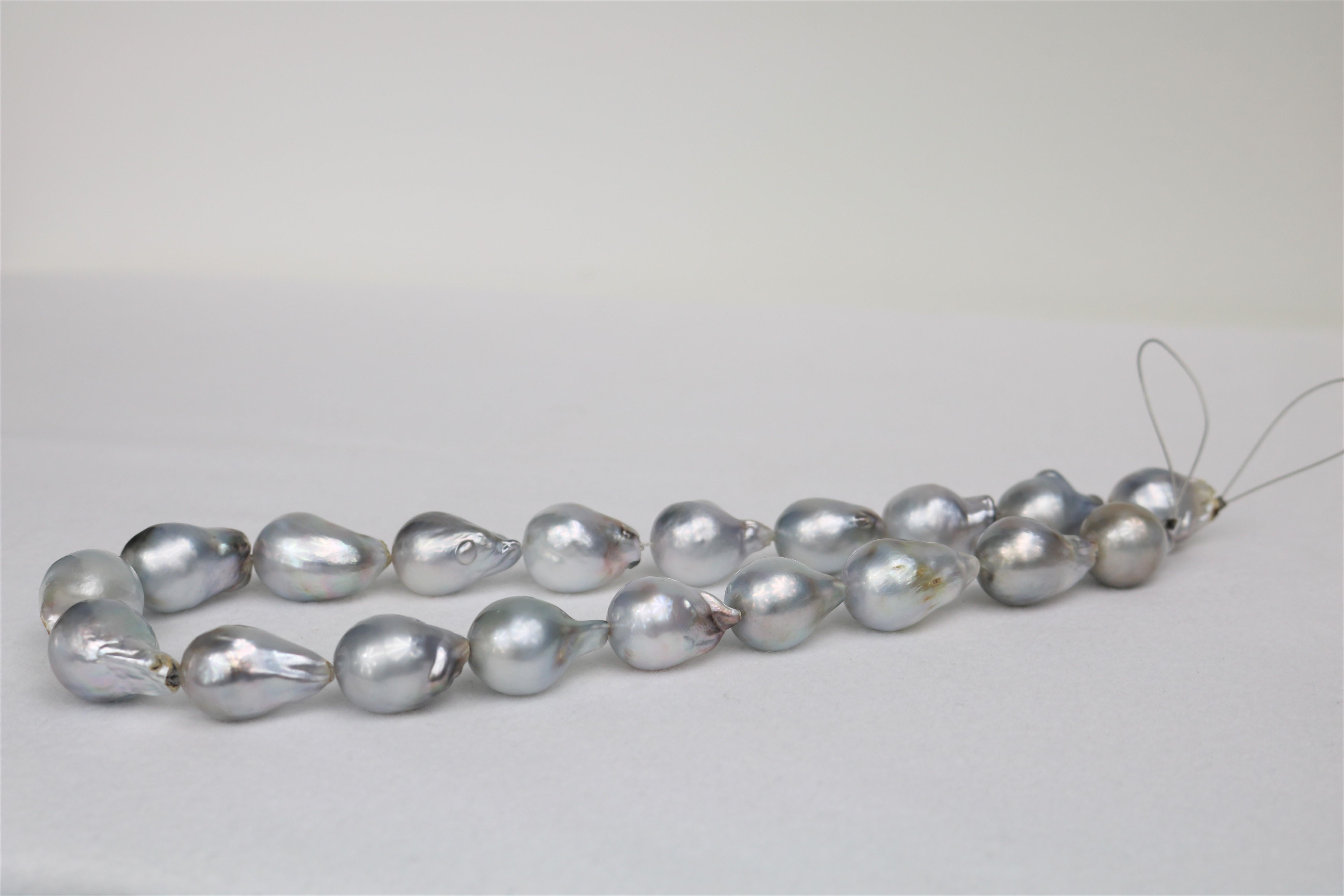 16-17mm Tahitian Silver Grey Long Baroque Necklace with Gold Clasp
AAA Quality, Tahitian Silvery Grey RARE large baroque pearls, 18 inches hand knotted with gold fishhook clasp #CP47
